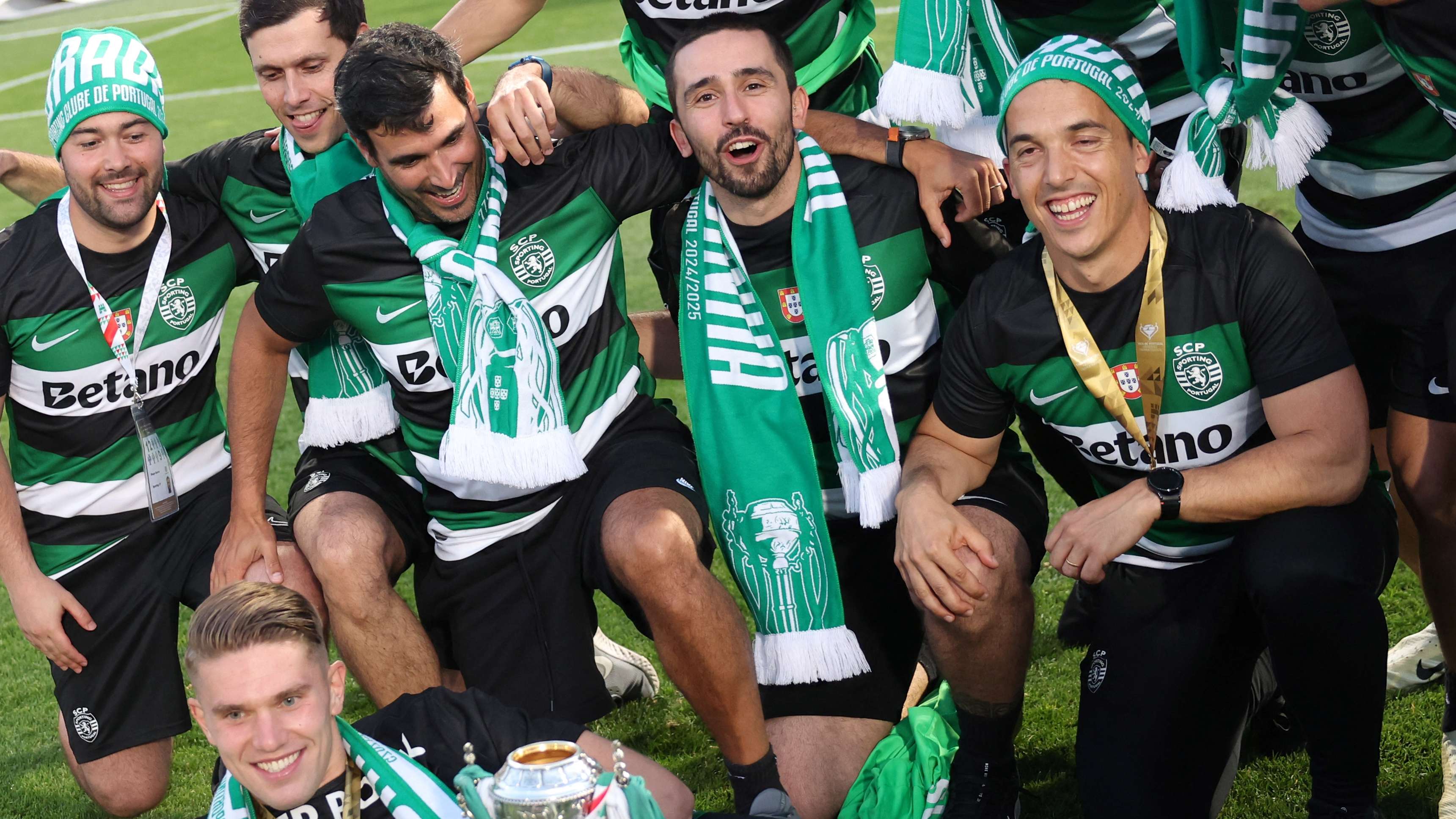 TOPSHOT-FBL-POR-CUP-BENFICA-SPORTING