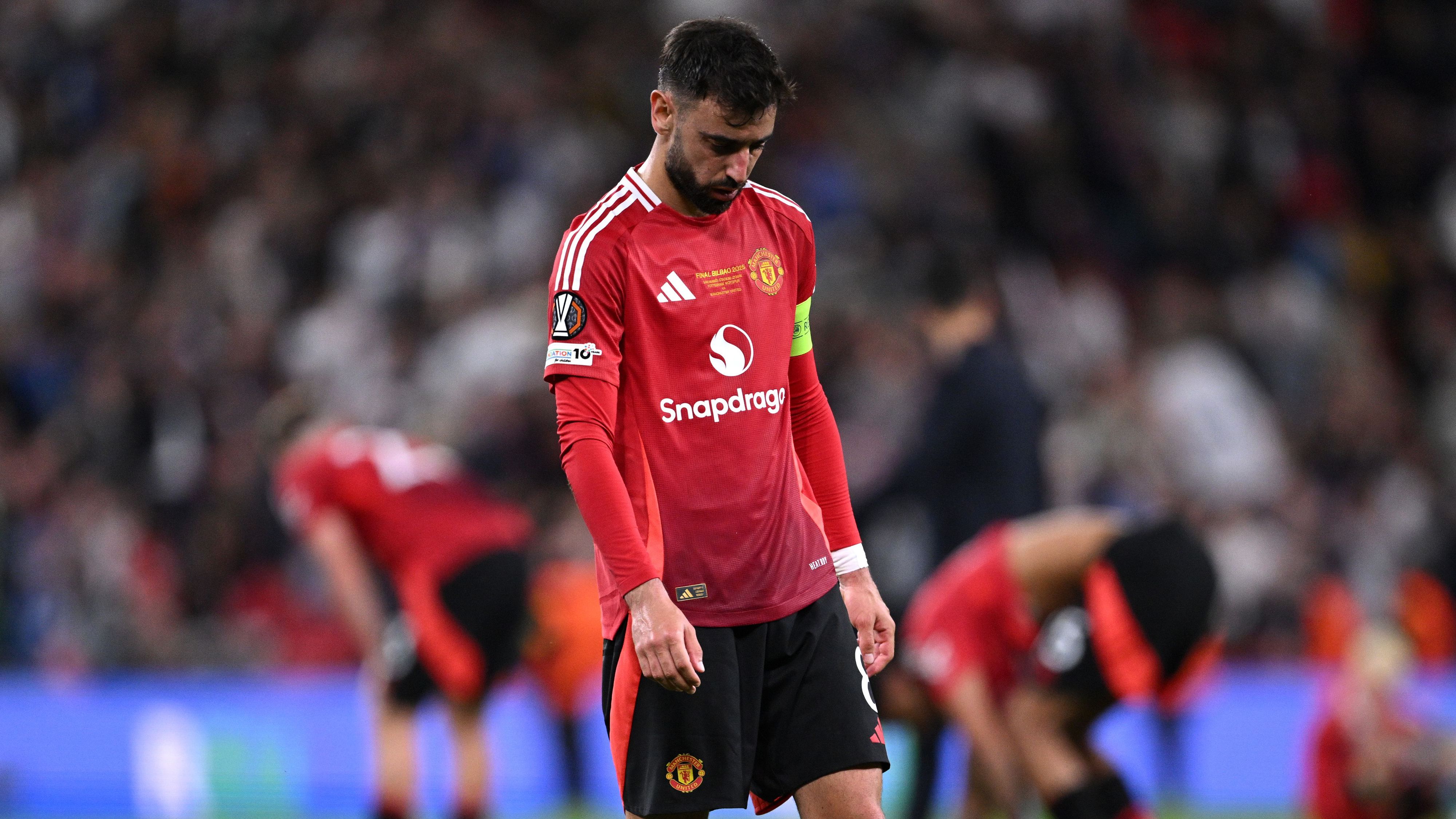 'Don't leave us!' - Man Utd stars 'beg' Bruno Fernandes to stay after captain admits he could be sold to fund rebuild | Goal.com UK