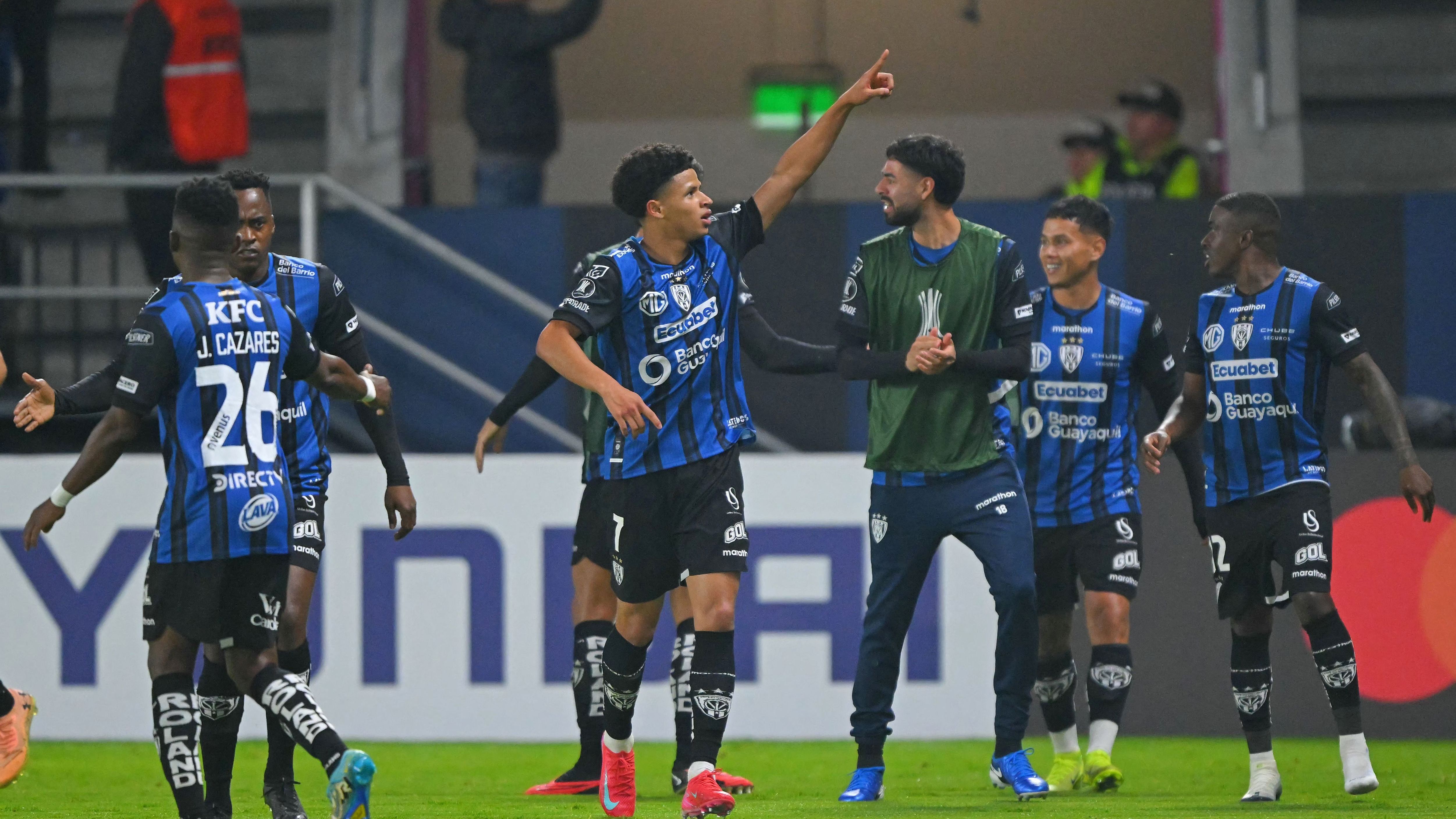 FBL-LIBERTADORES-DELVALLE-BARCELONA