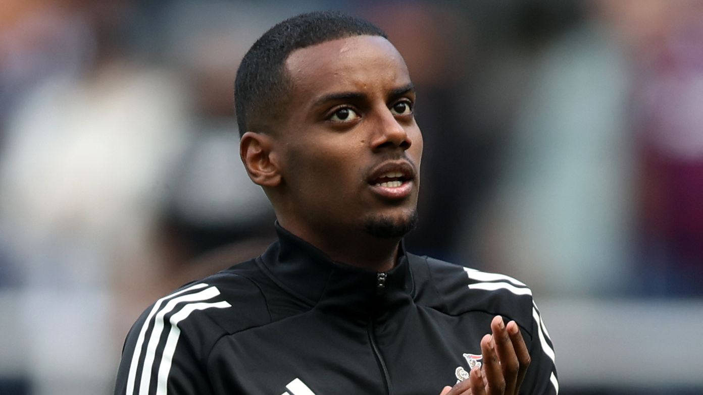 'It's difficult for me' - Eddie Howe issues Alexander Isak update and confirms striker sent home from Celtic friendly due to speculation over blockbuster transfer for Newcastle striker | Goal.com UK