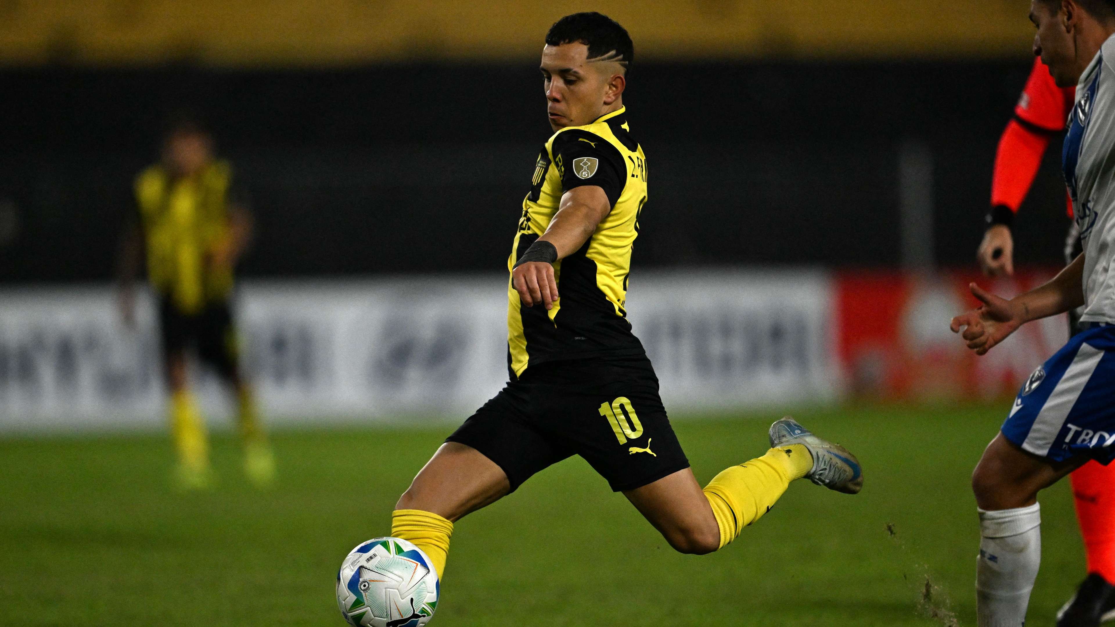 FBL-LIBERTADORES-PENAROL-VELEZ