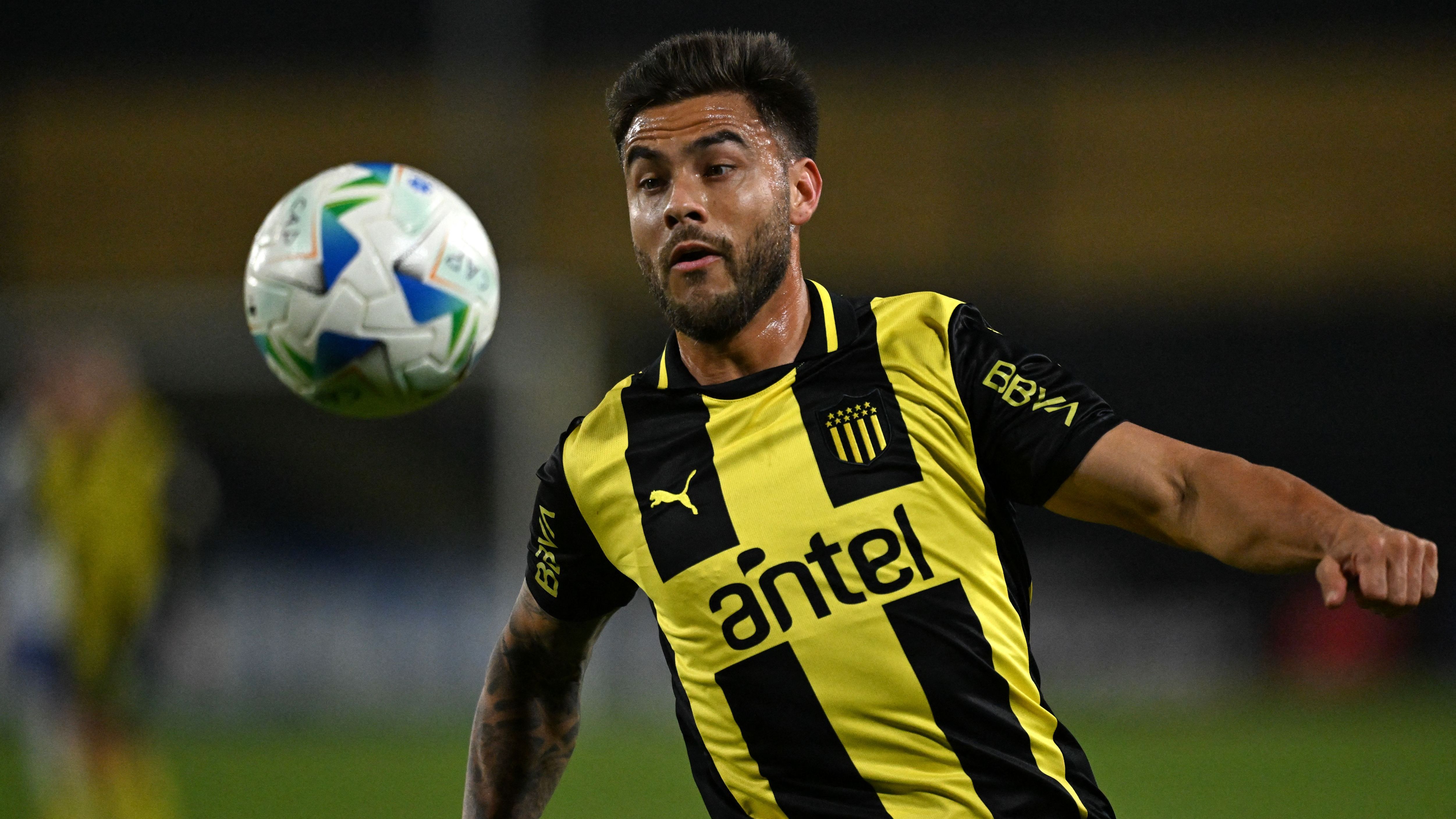 FBL-LIBERTADORES-PENAROL-VELEZ