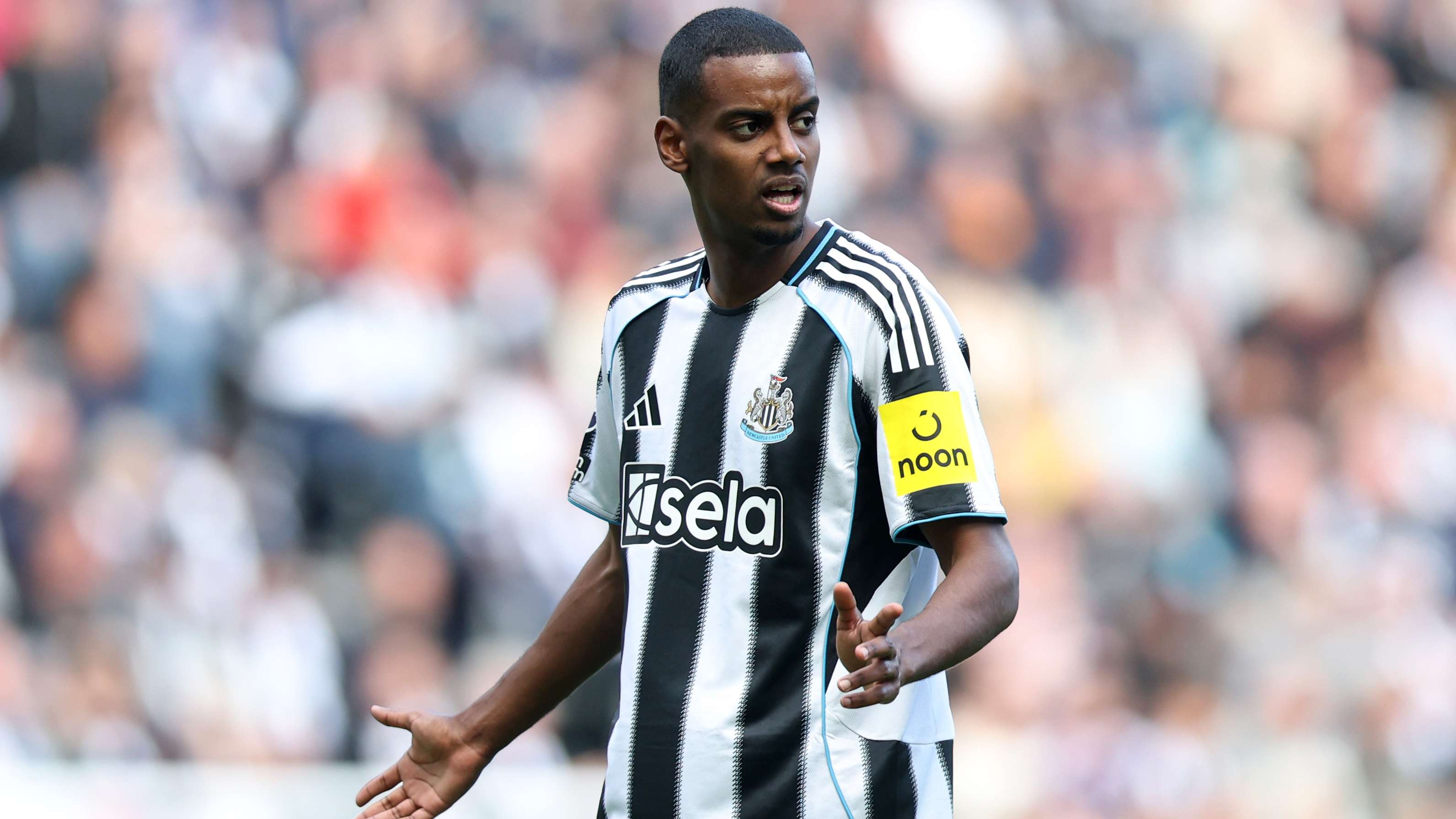 GettyImages-2217024380 'I can't see it' - Liverpool legend warns former club over Alexander Isak transfer