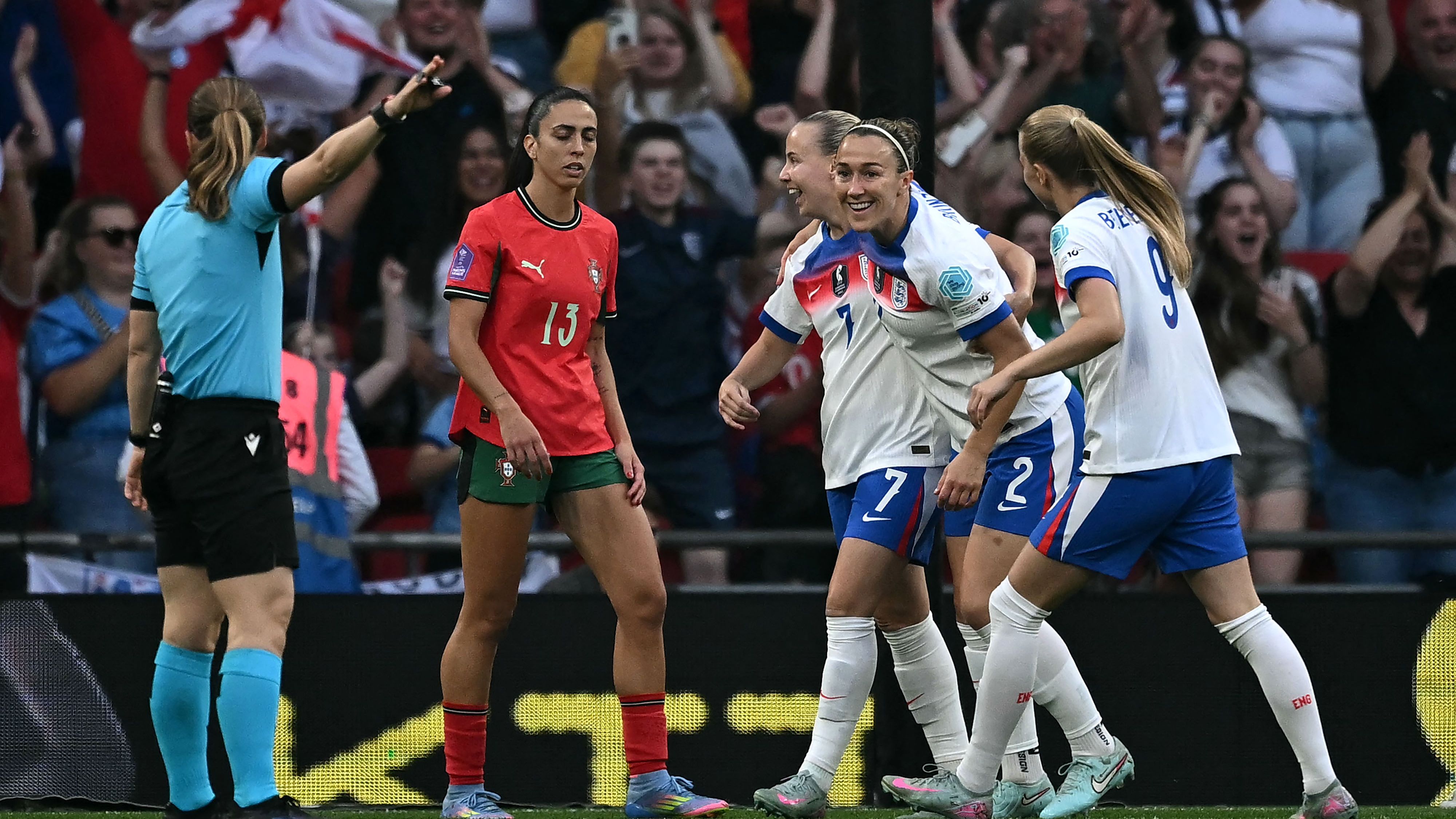 FBL-EUR-WOMEN-NATIONS-ENG-POR