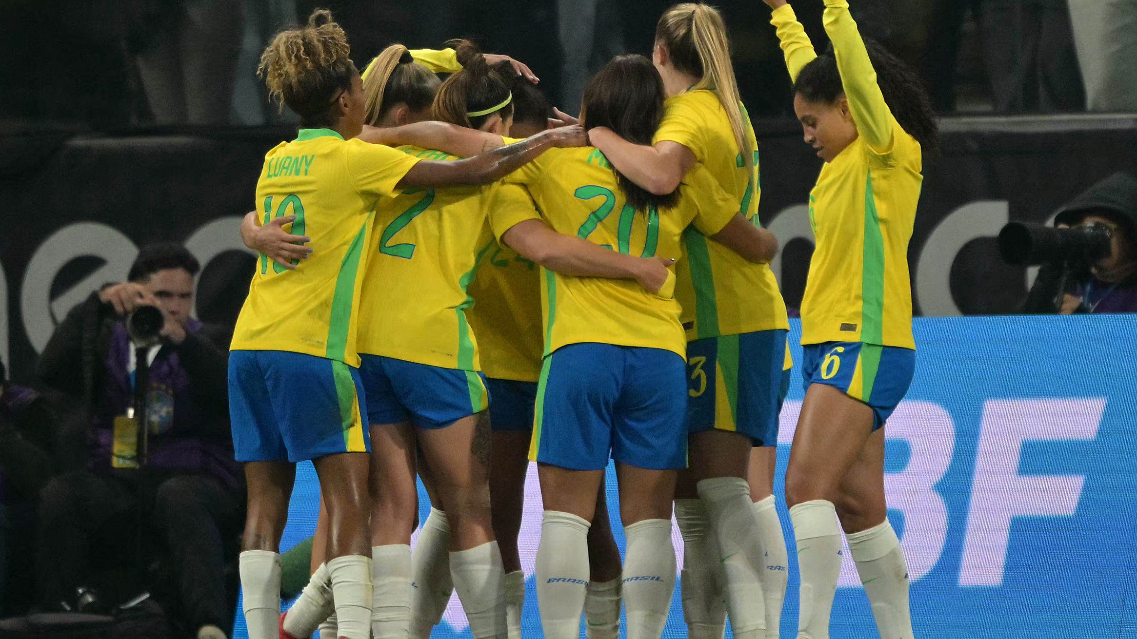 FBL-FRIENDLY-WOMEN-BRA-JPN