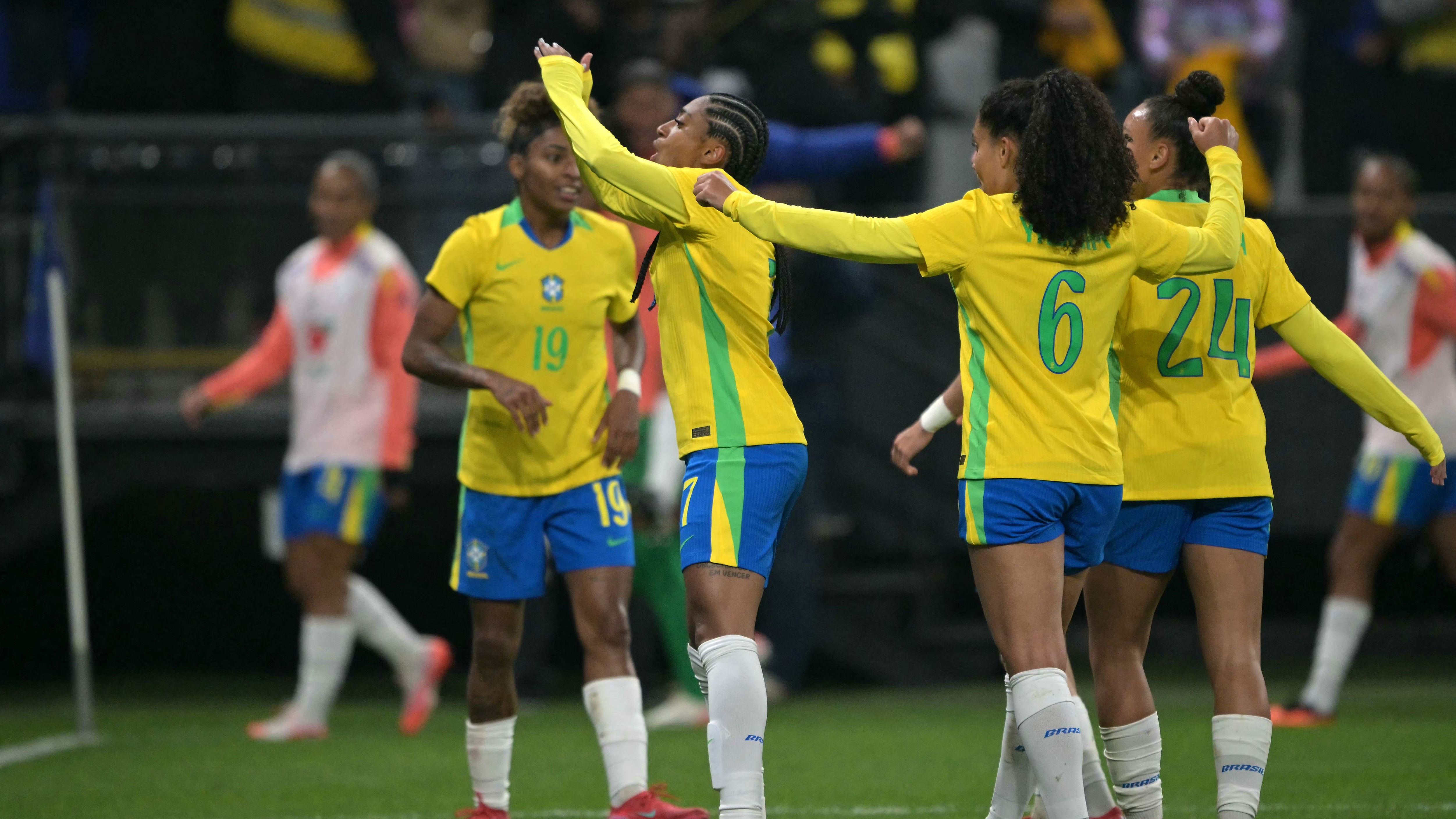 FBL-FRIENDLY-WOMEN-BRA-JPN