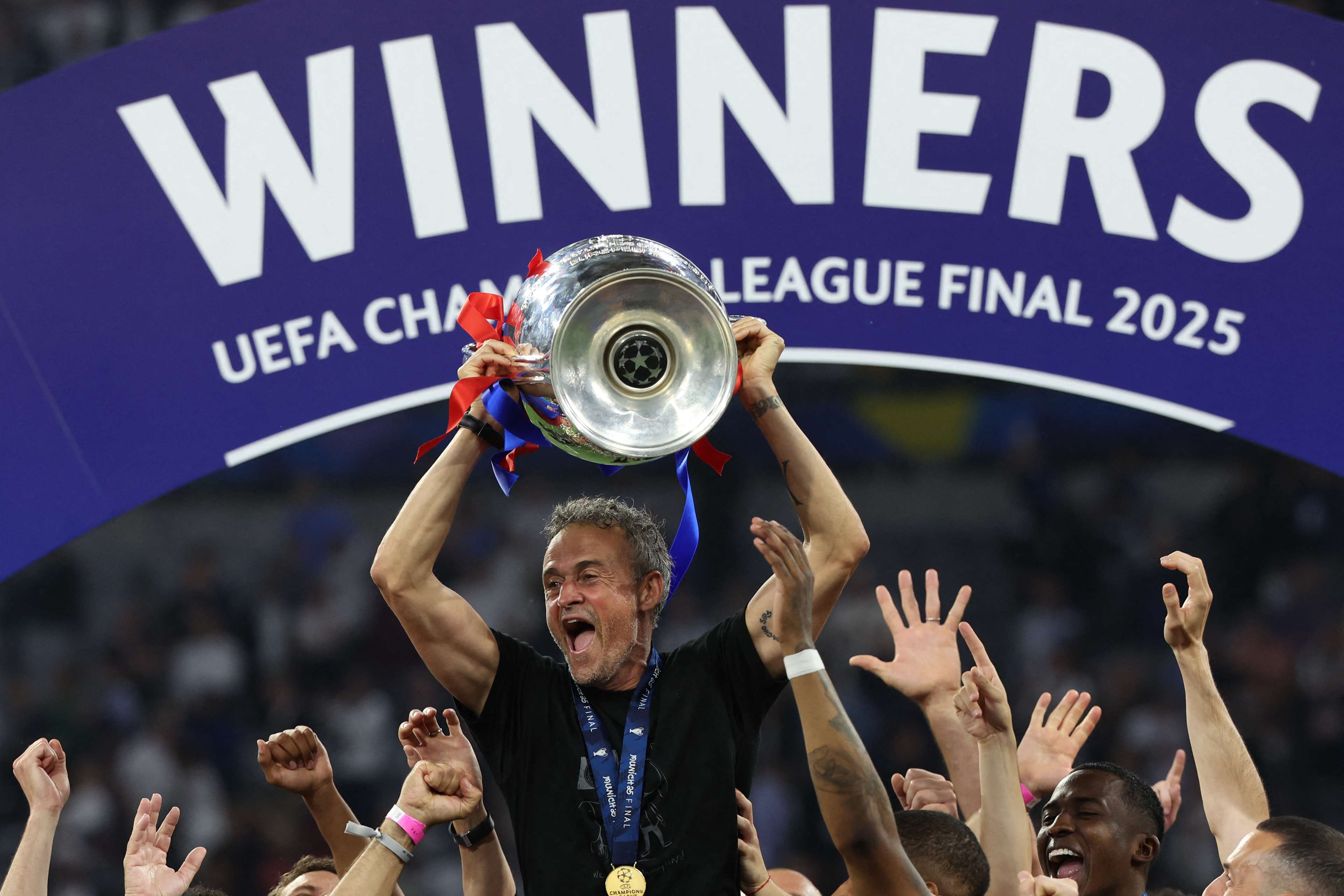 TOPSHOT-FBL-EUR-C1-PSG-INTER-FINAL-TROPHY