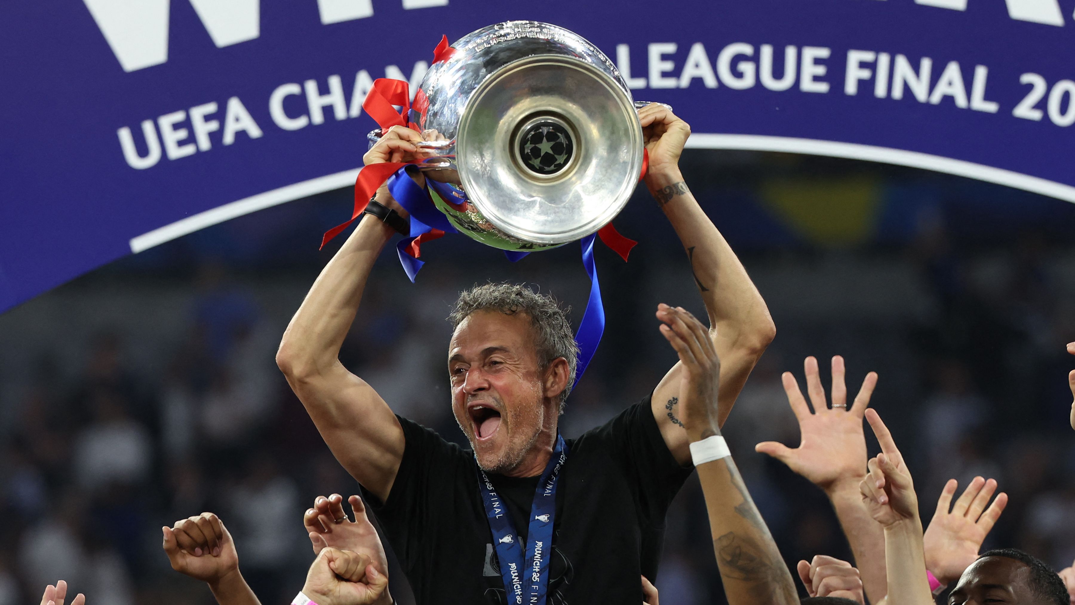 TOPSHOT-FBL-EUR-C1-PSG-INTER-FINAL-TROPHY