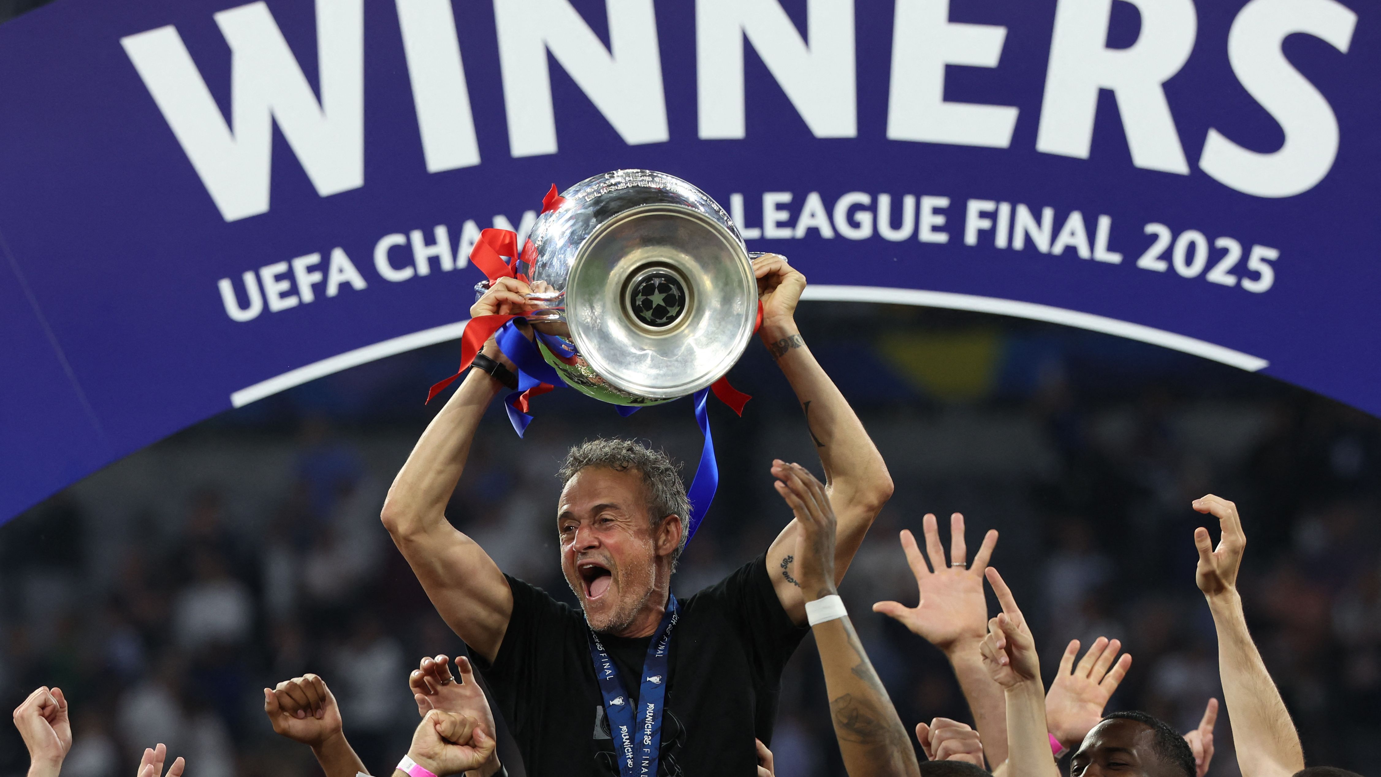 TOPSHOT-FBL-EUR-C1-PSG-INTER-FINAL-TROPHY