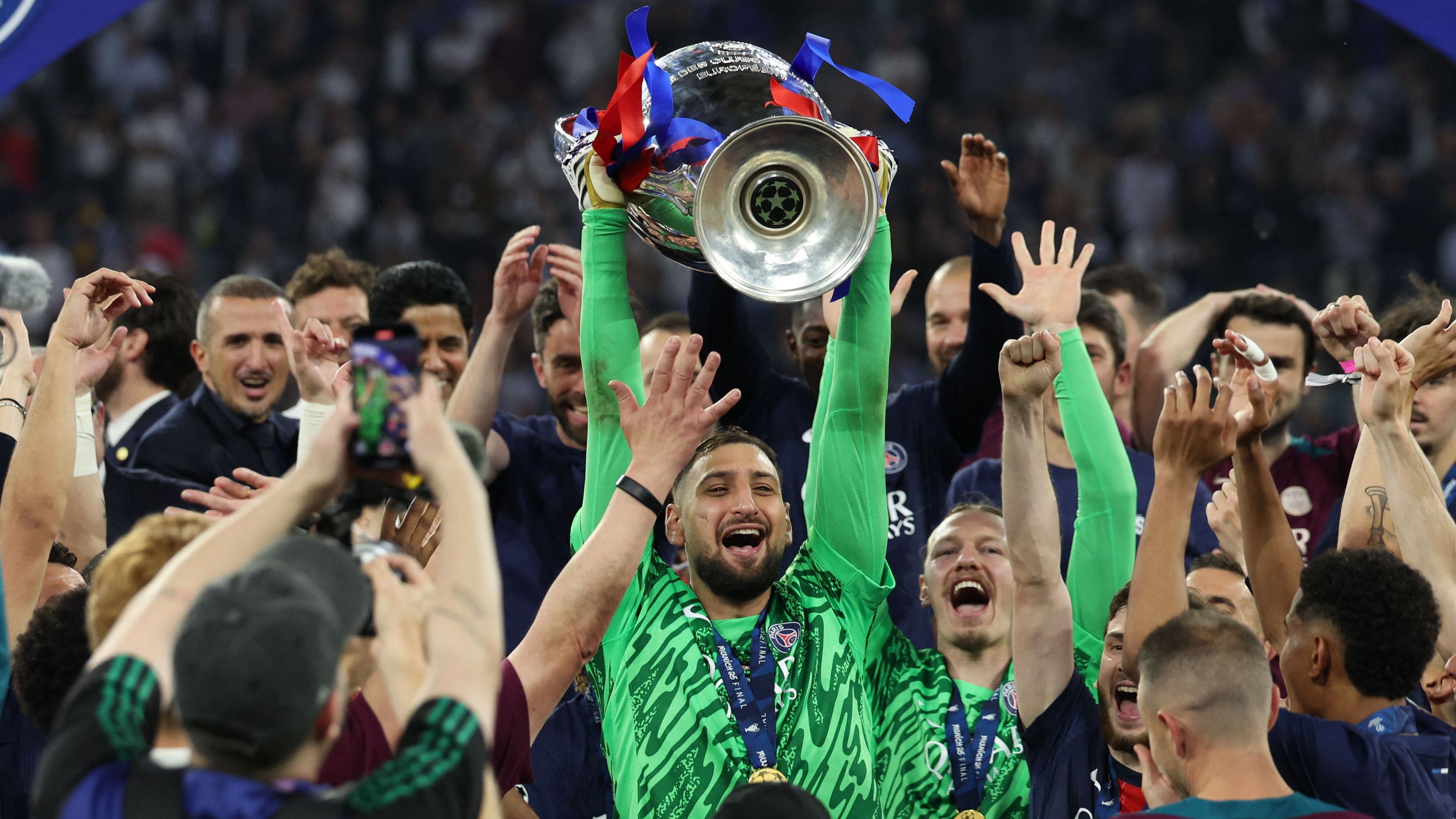 ヤマル トロフィーリストバンド】ドゥエパリサンジェルマン24-25 HOME