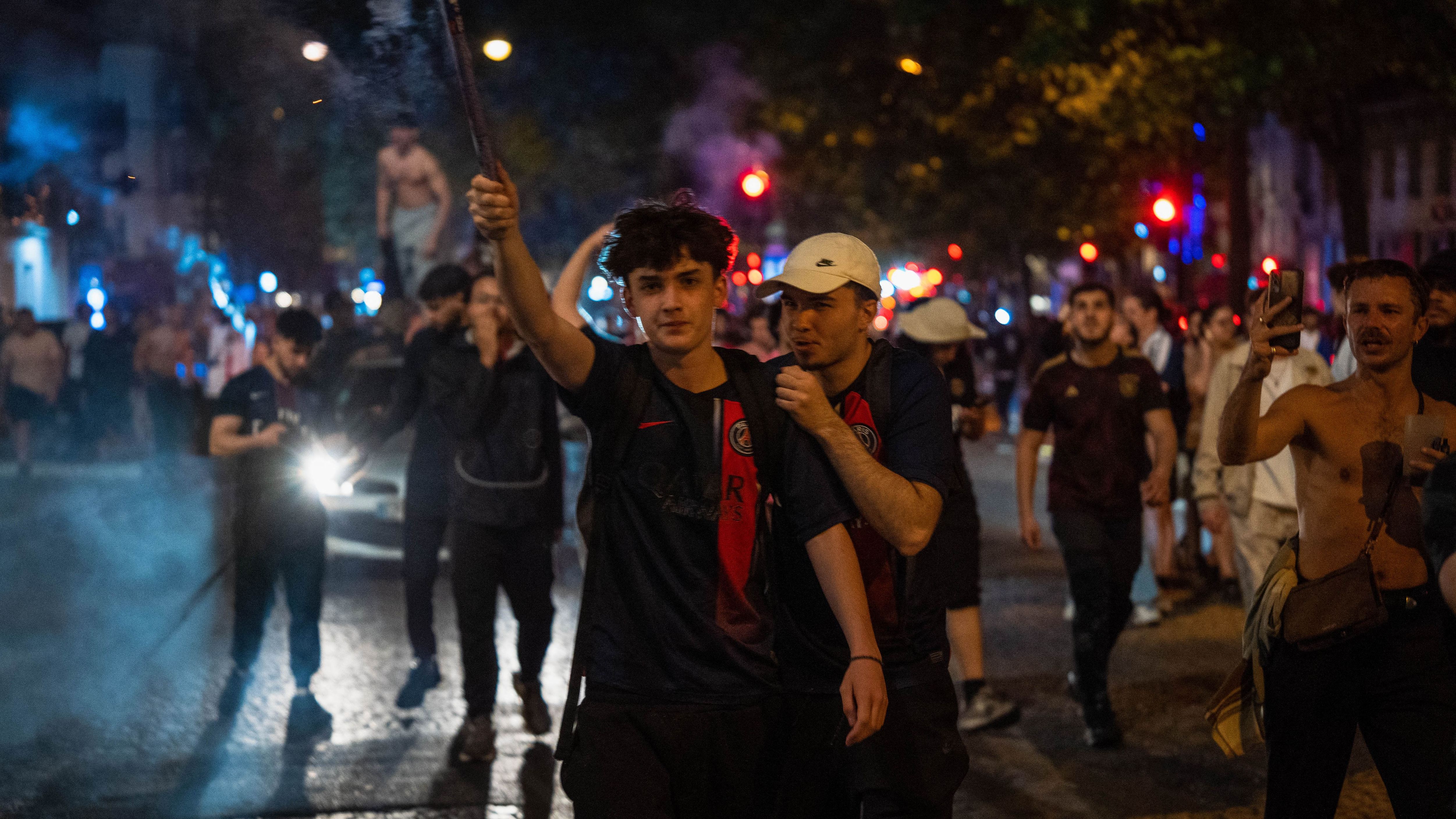 Paris-PSG-Fans-Celebration-Champions-League