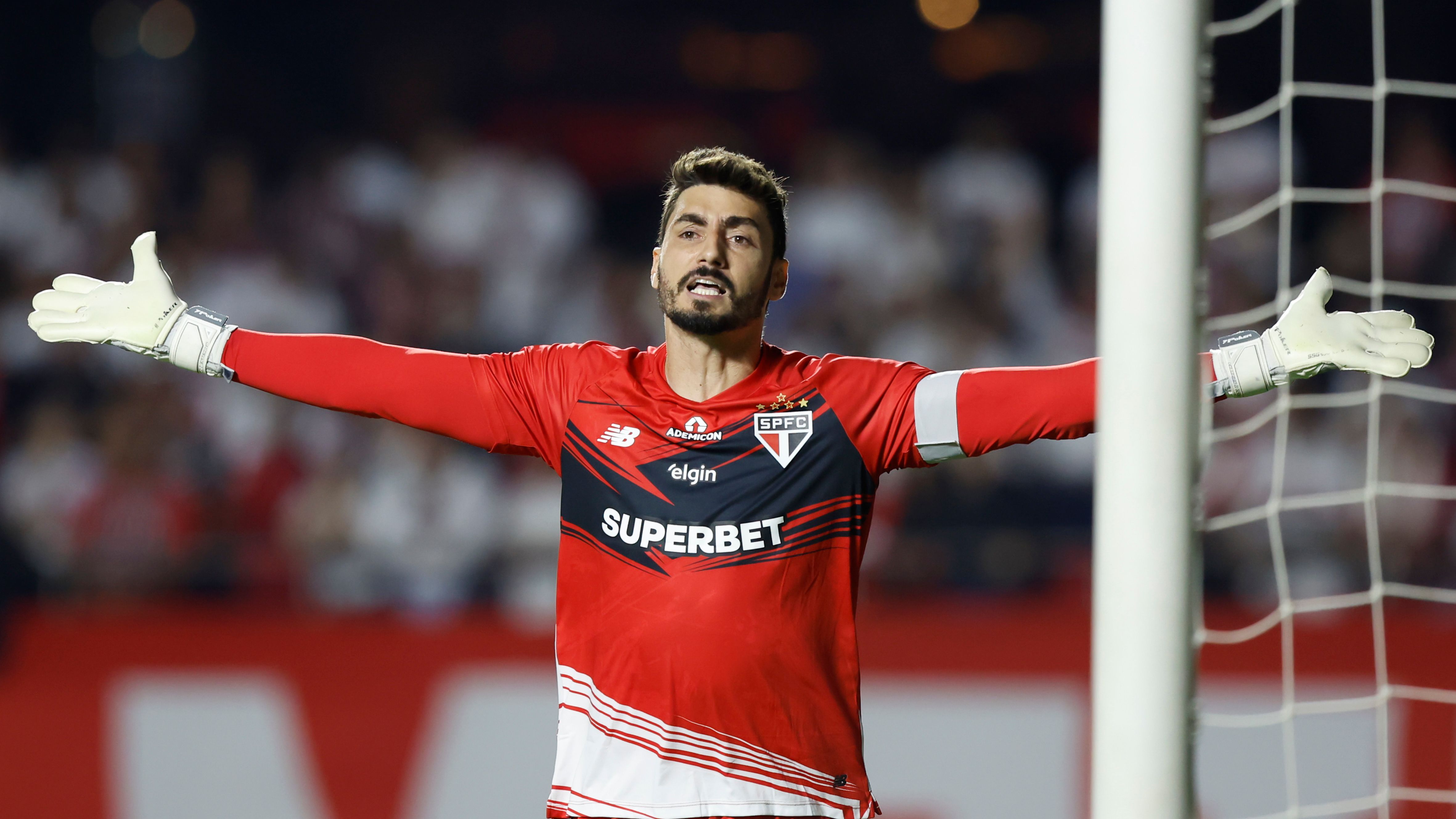 Sao Paulo v Talleres - Copa CONMEBOL Libertadores 2025