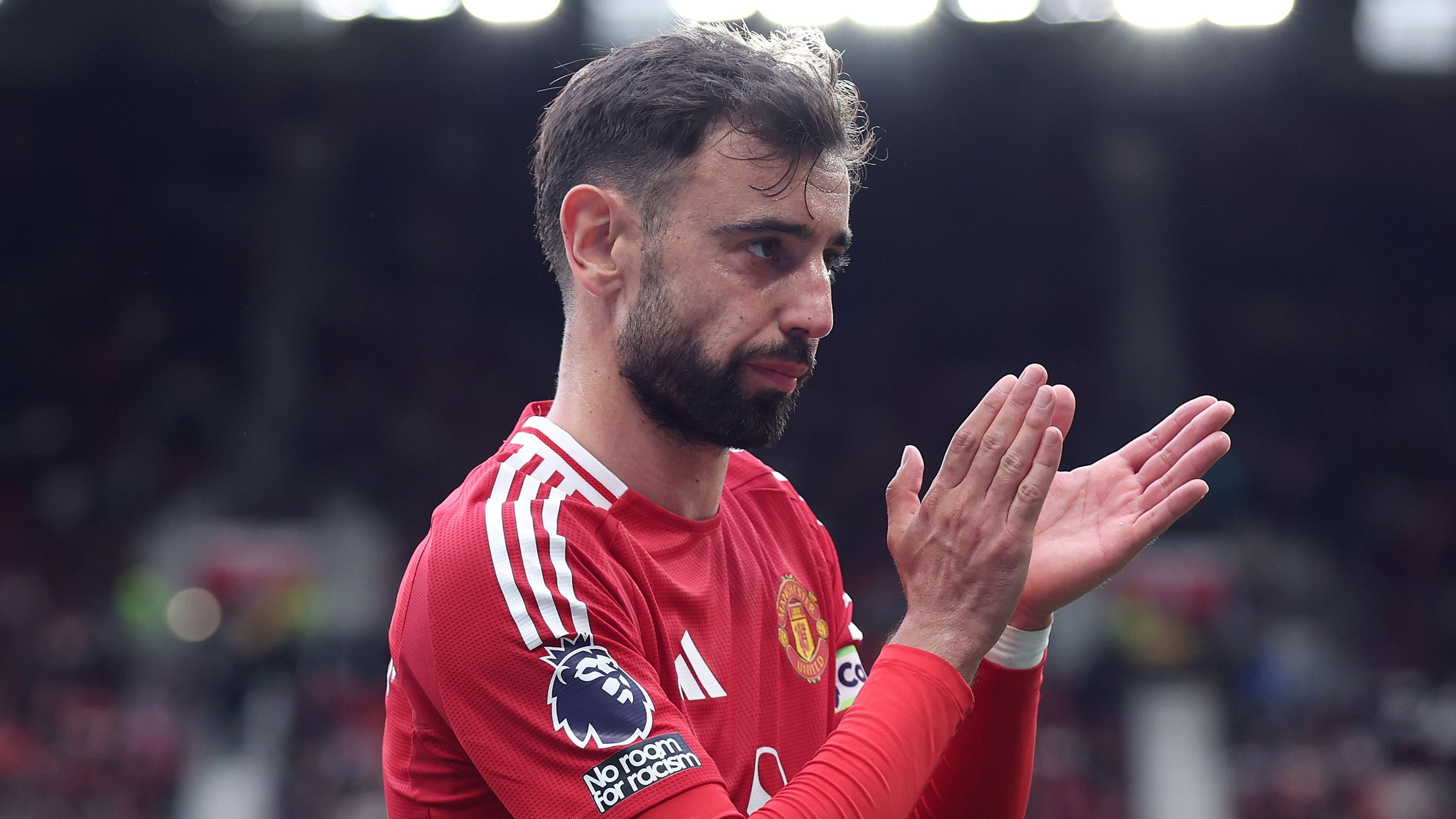 Al-Hilal confident of striking blockbuster Bruno Fernandes agreement as Man Utd captain weighs up Saudi Arabia decision with his family | Goal.com UK