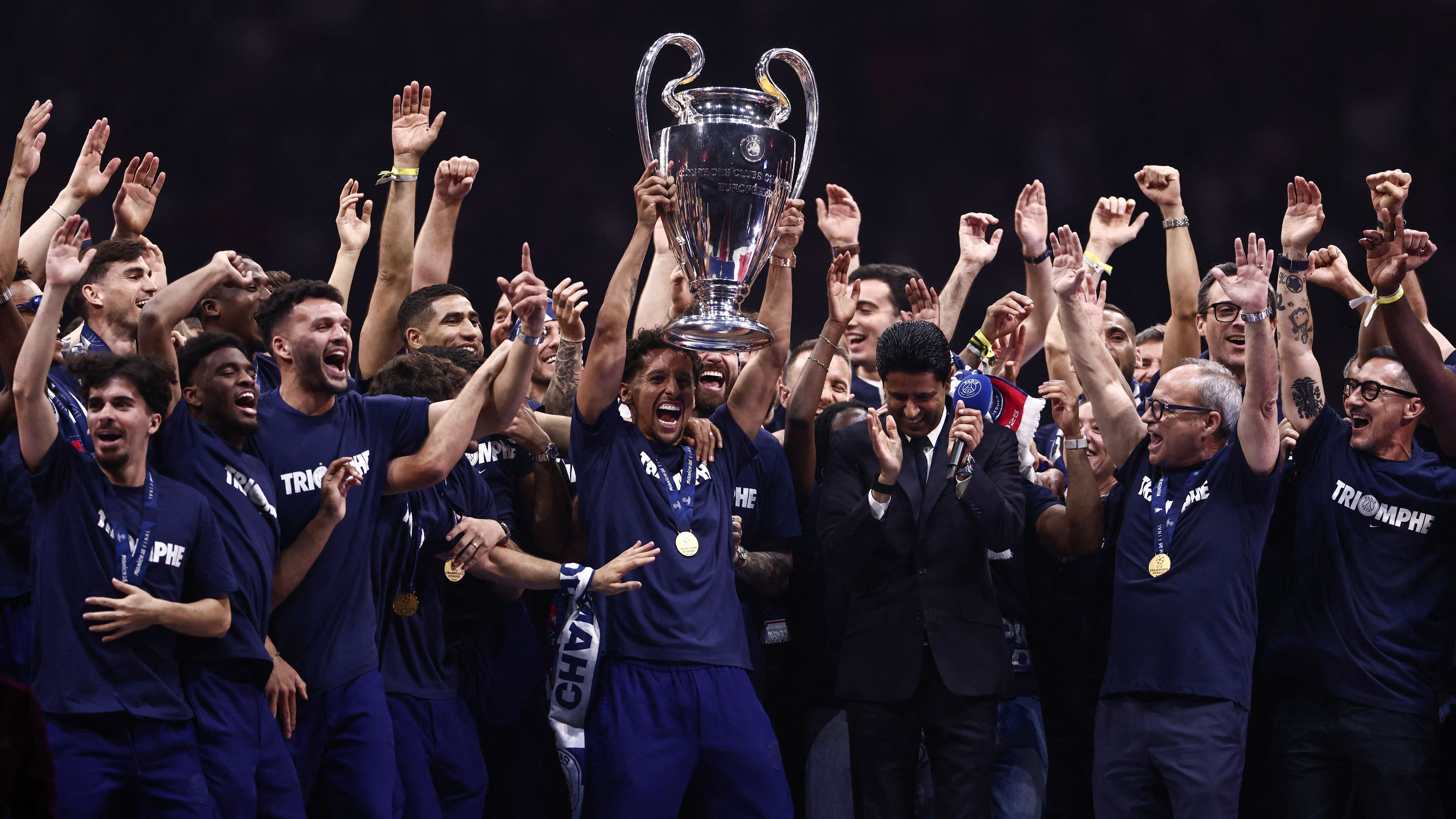 TOPSHOT-FBL-EUR-C1-PSG-TROPHY