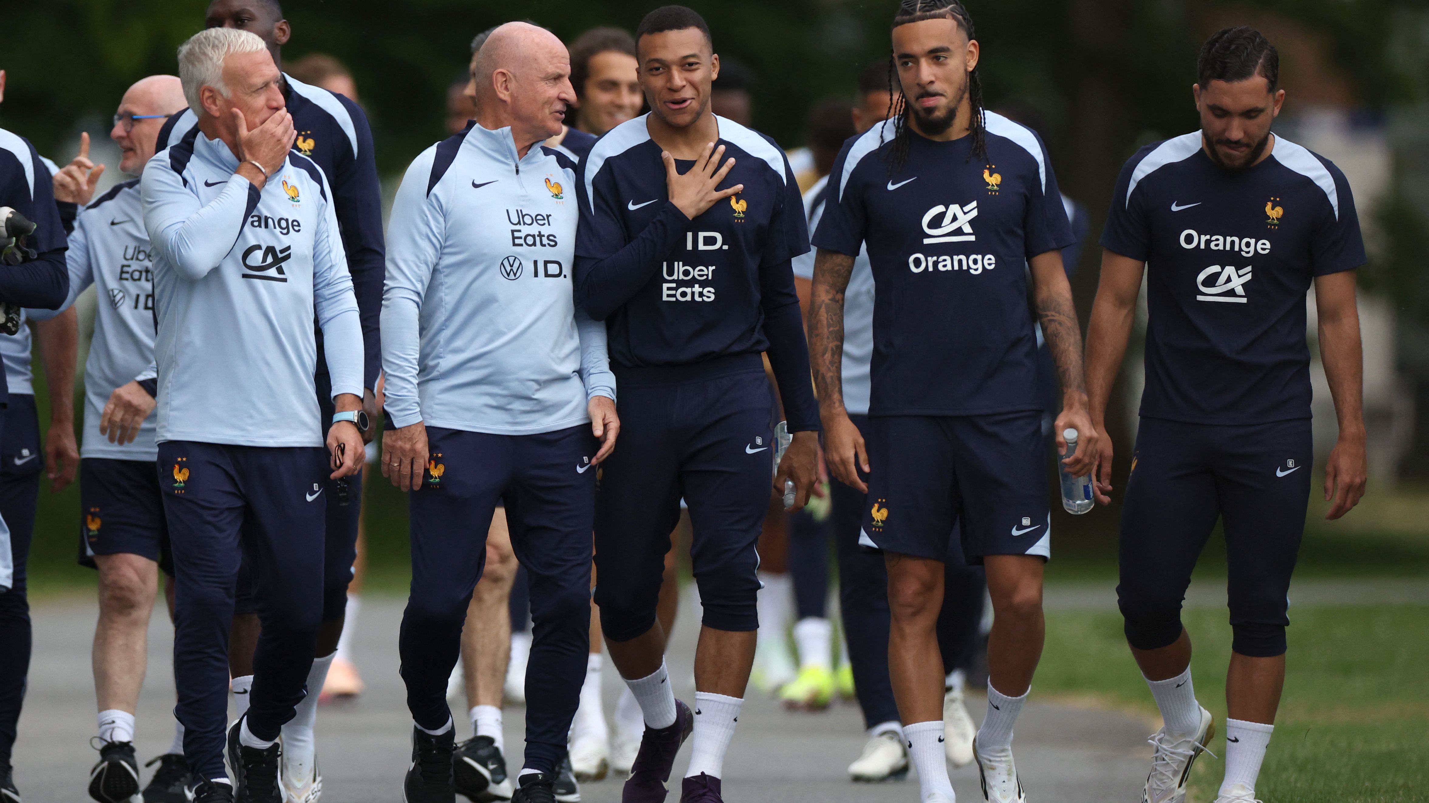 FBL-EUR-NATIONS-FRA-TRAINING