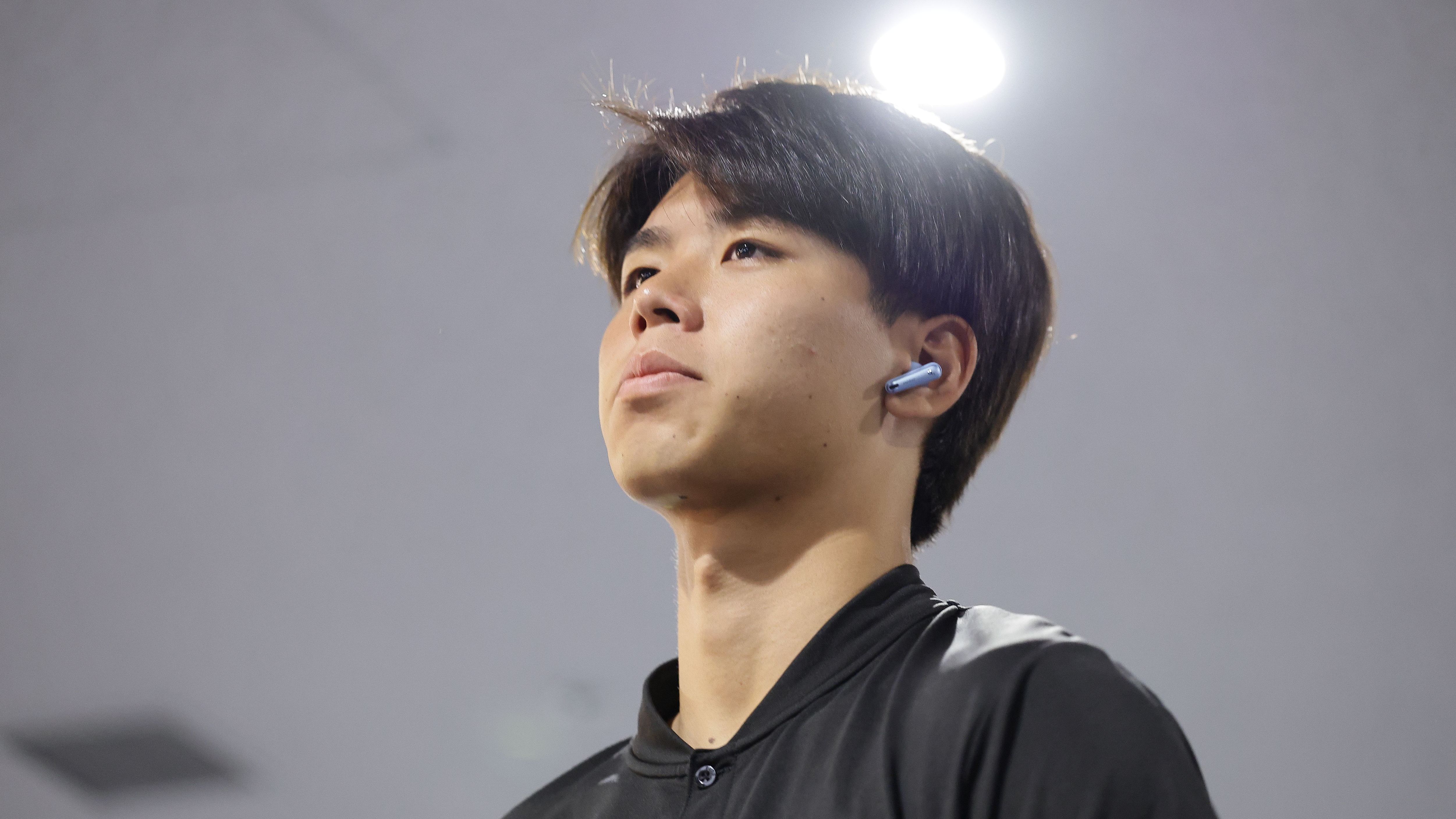 トッテナムDF高井幸大、背番号は「25」に決定。ソン・フンミン