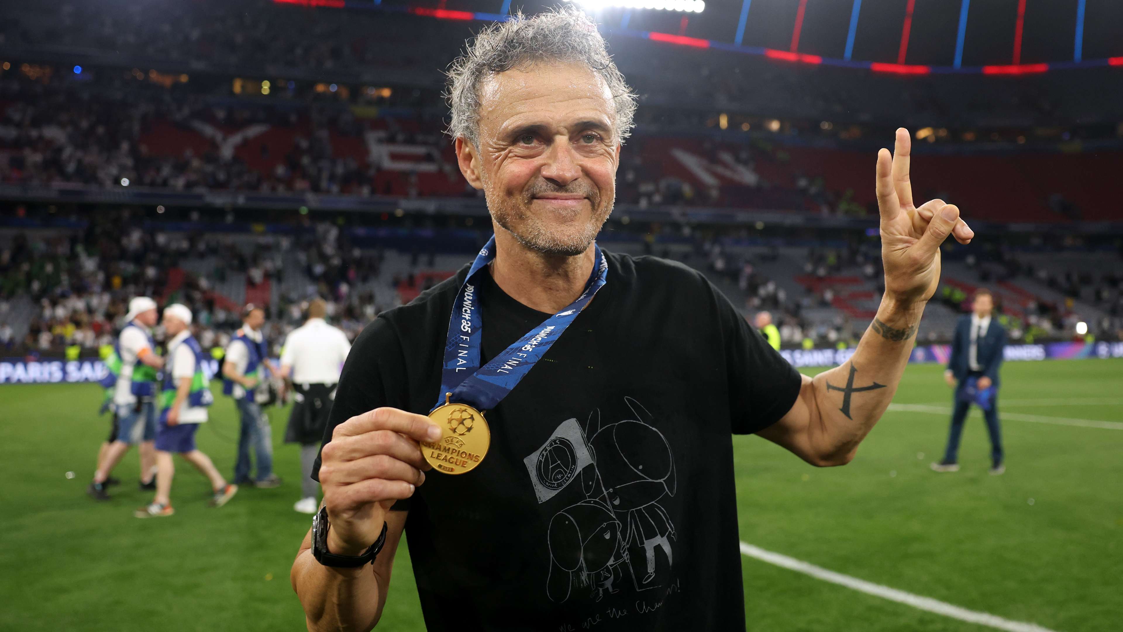 Luis Enrique dons special T-shirt to pay emotional tribute to late daughter Xana after masterminding PSG's Champions League victory over Inter | Goal.com India