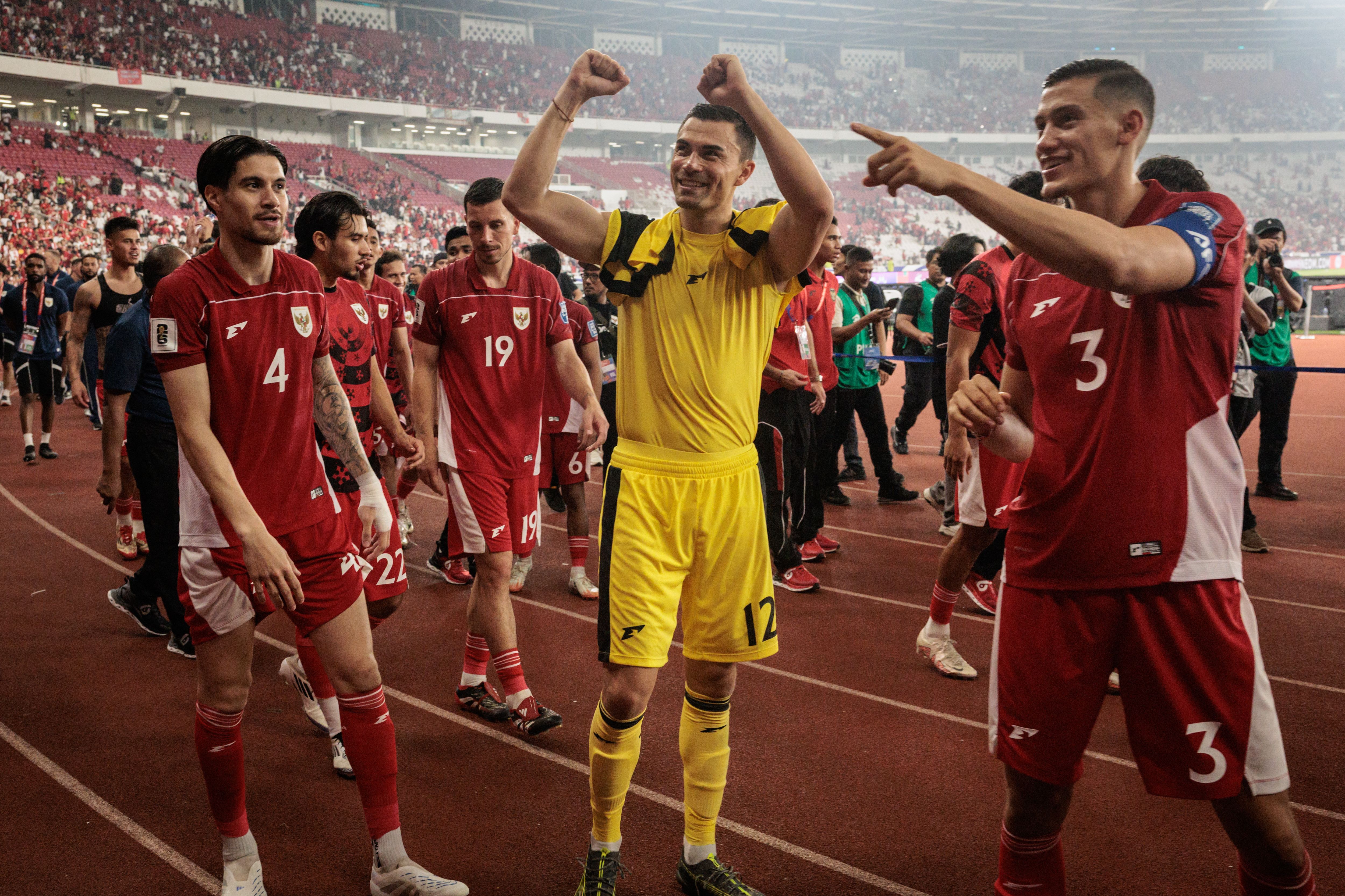 TOPSHOT-FBL-WC-2026-ASIA-QUALIFIERS-INA-CHN