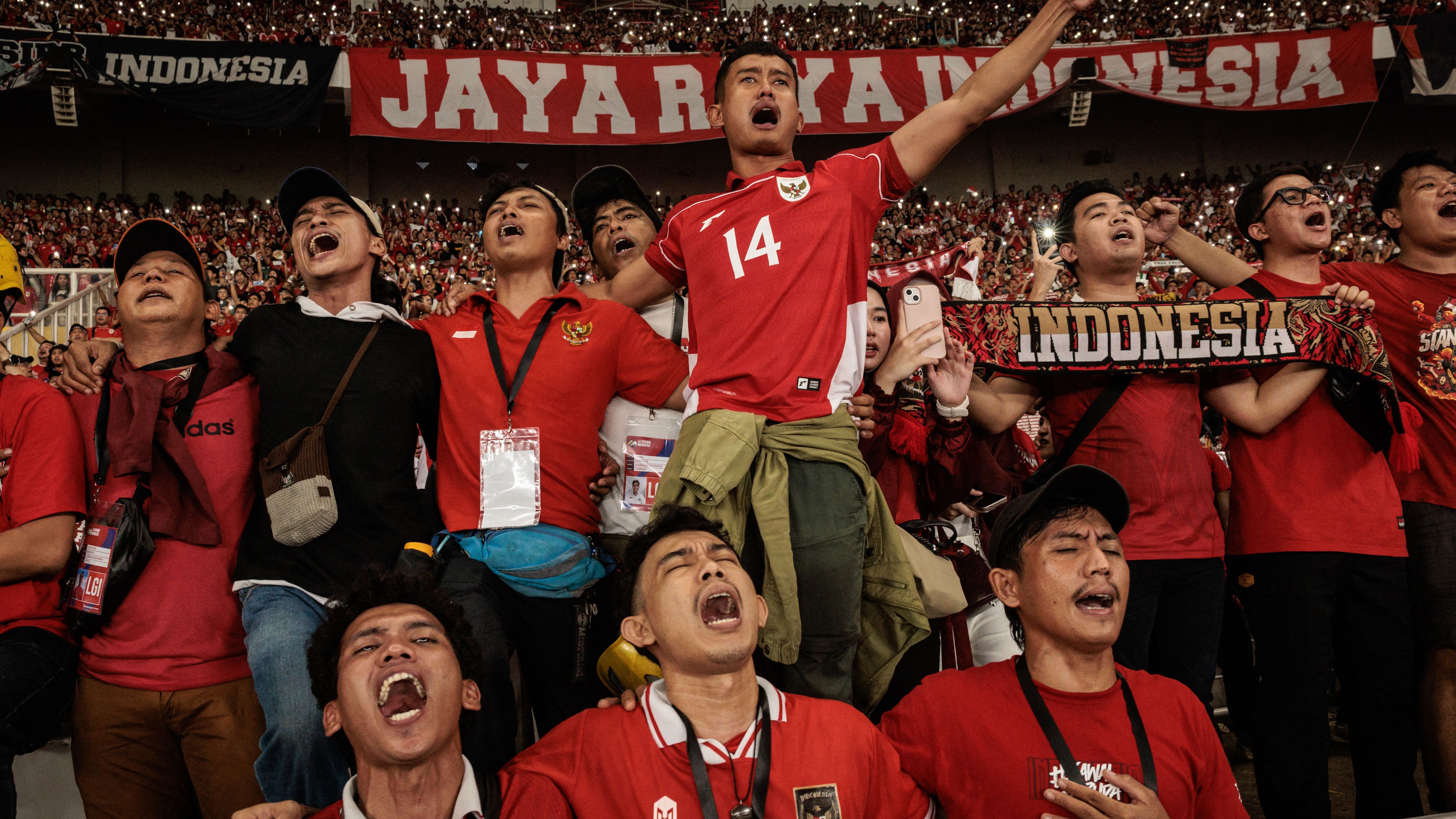 TOPSHOT-FBL-WC-2026-ASIA-QUALIFIERS-INA-CHN