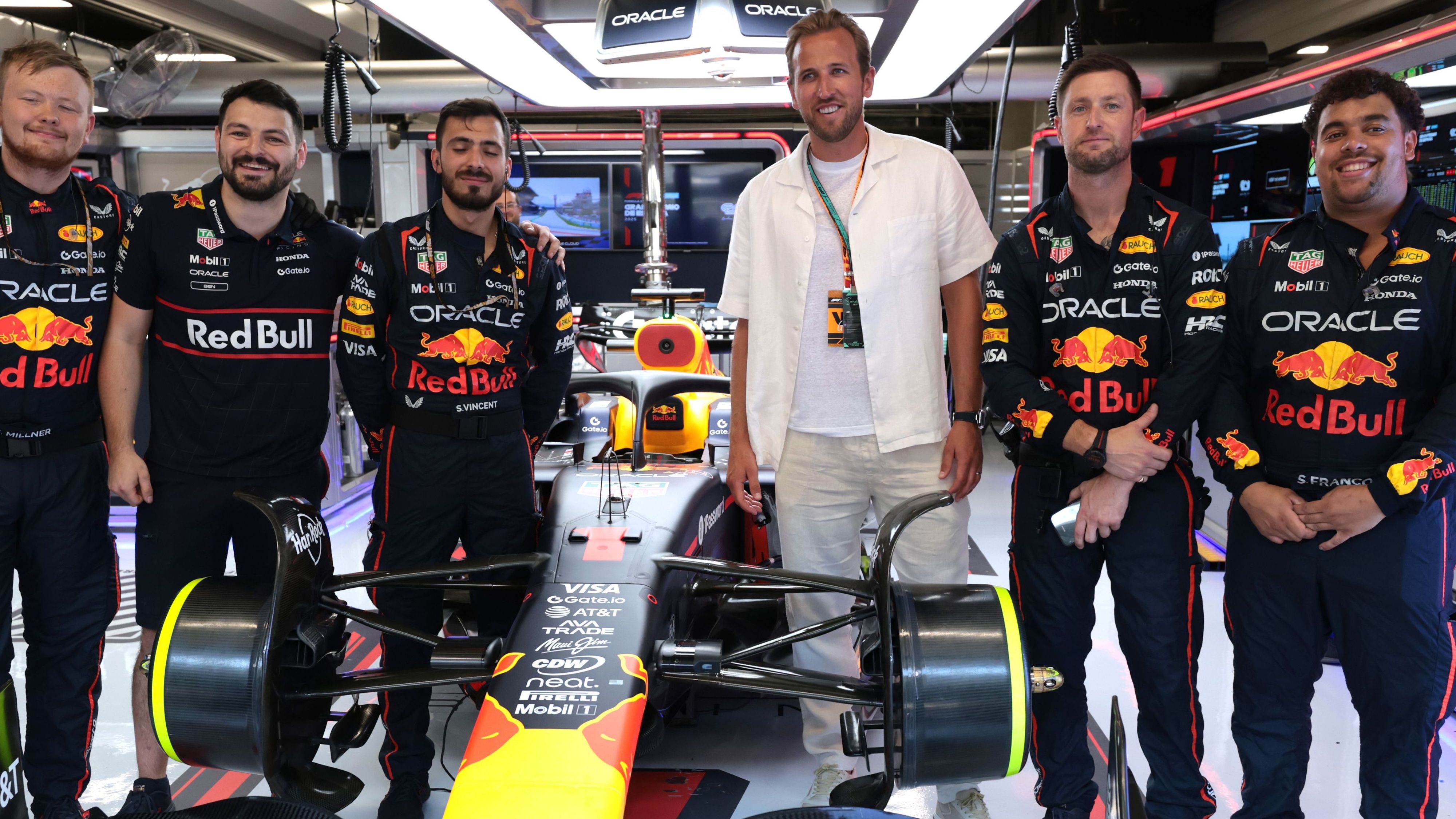 VIDEO: Harry Kane, Jude Bellingham & Co get VIP treatment at Spanish Grand Prix as Thomas Tuchel allows England squad to enjoy F1 action ahead of World Cup qualifier against Andorra | Goal.com UK