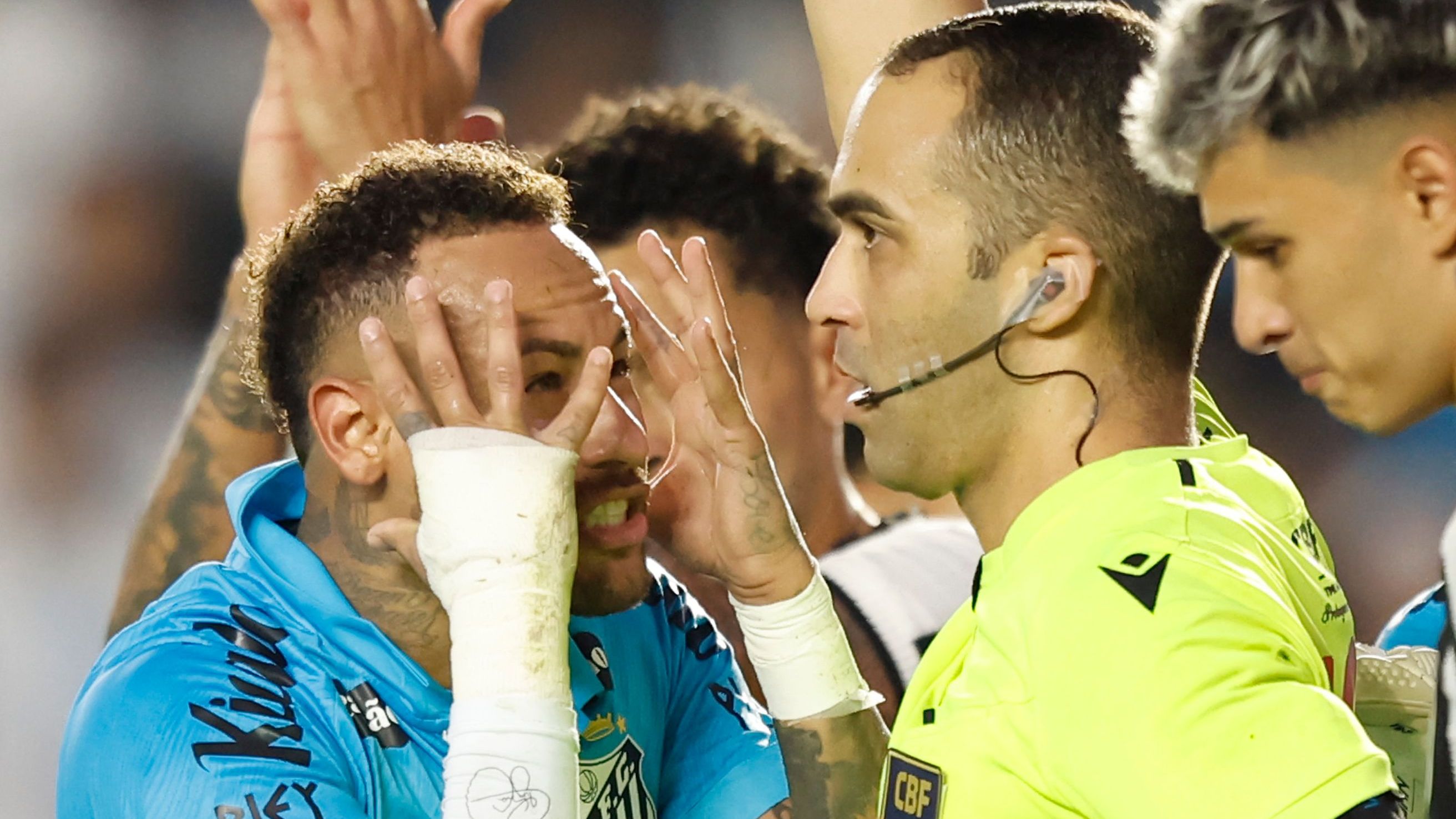 Santos v Botafogo - Brasileirao 2025