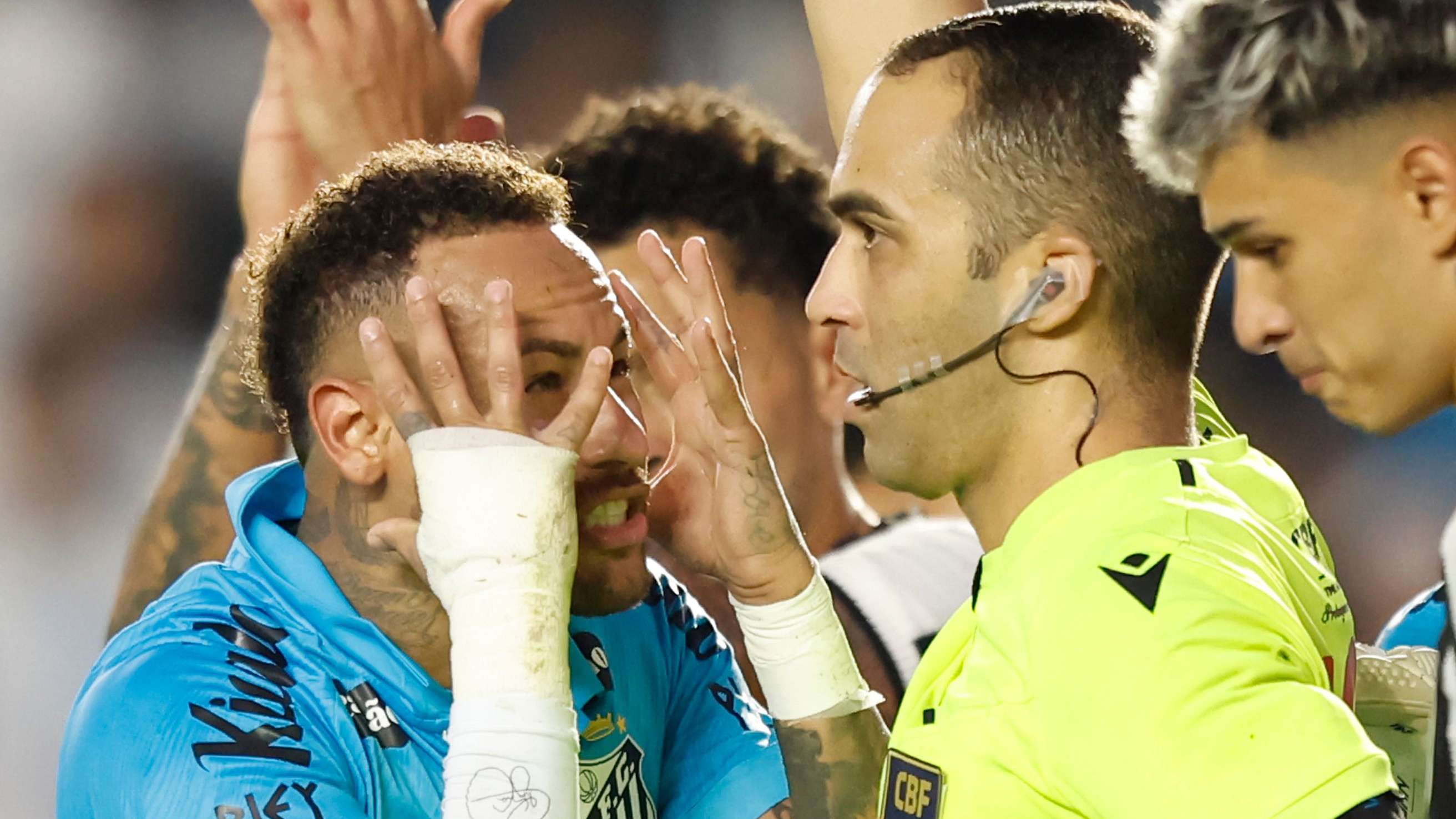 Santos v Botafogo - Brasileirao 2025