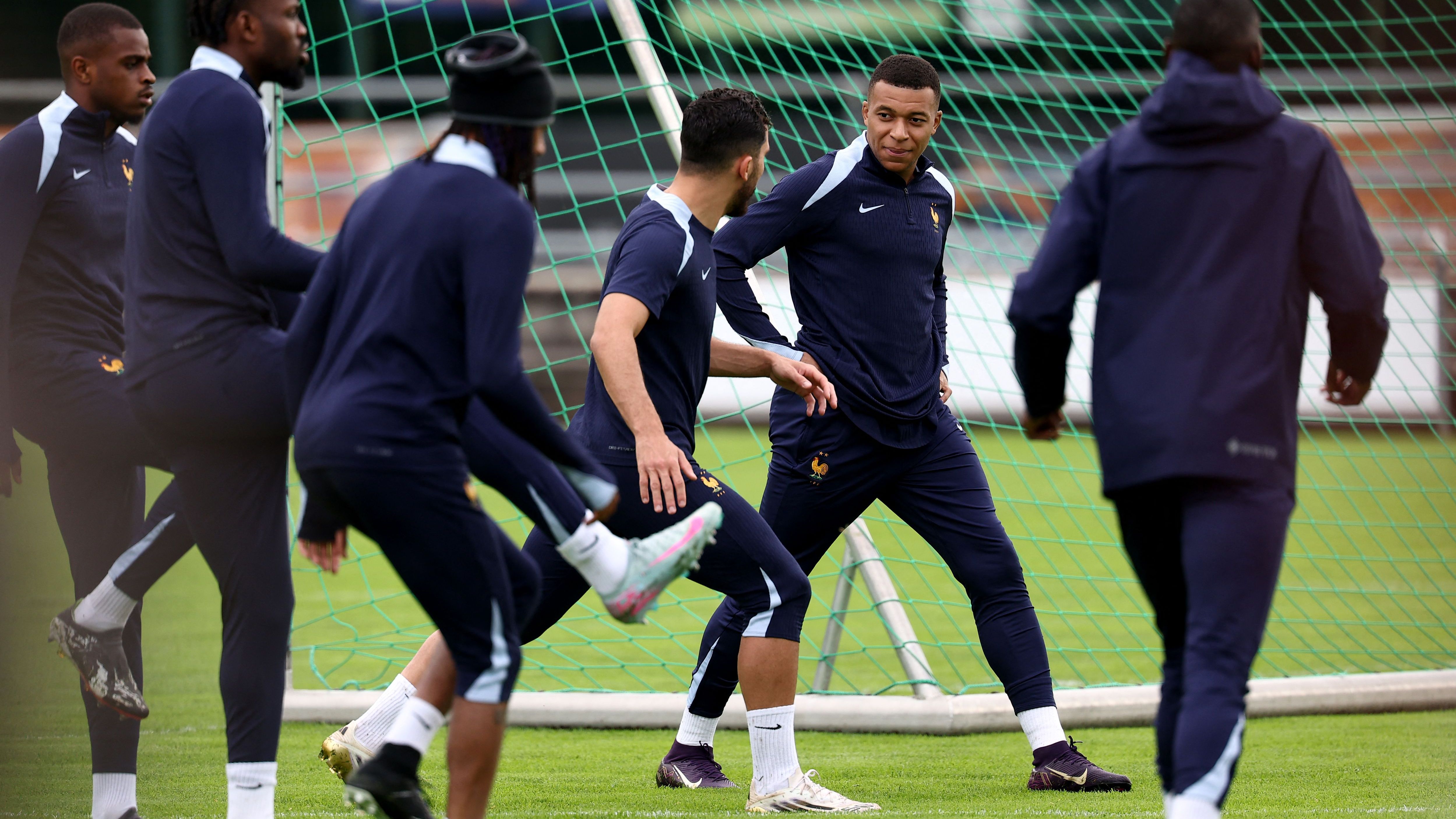 FBL-EUR-NATIONS-FRA-TRAINING