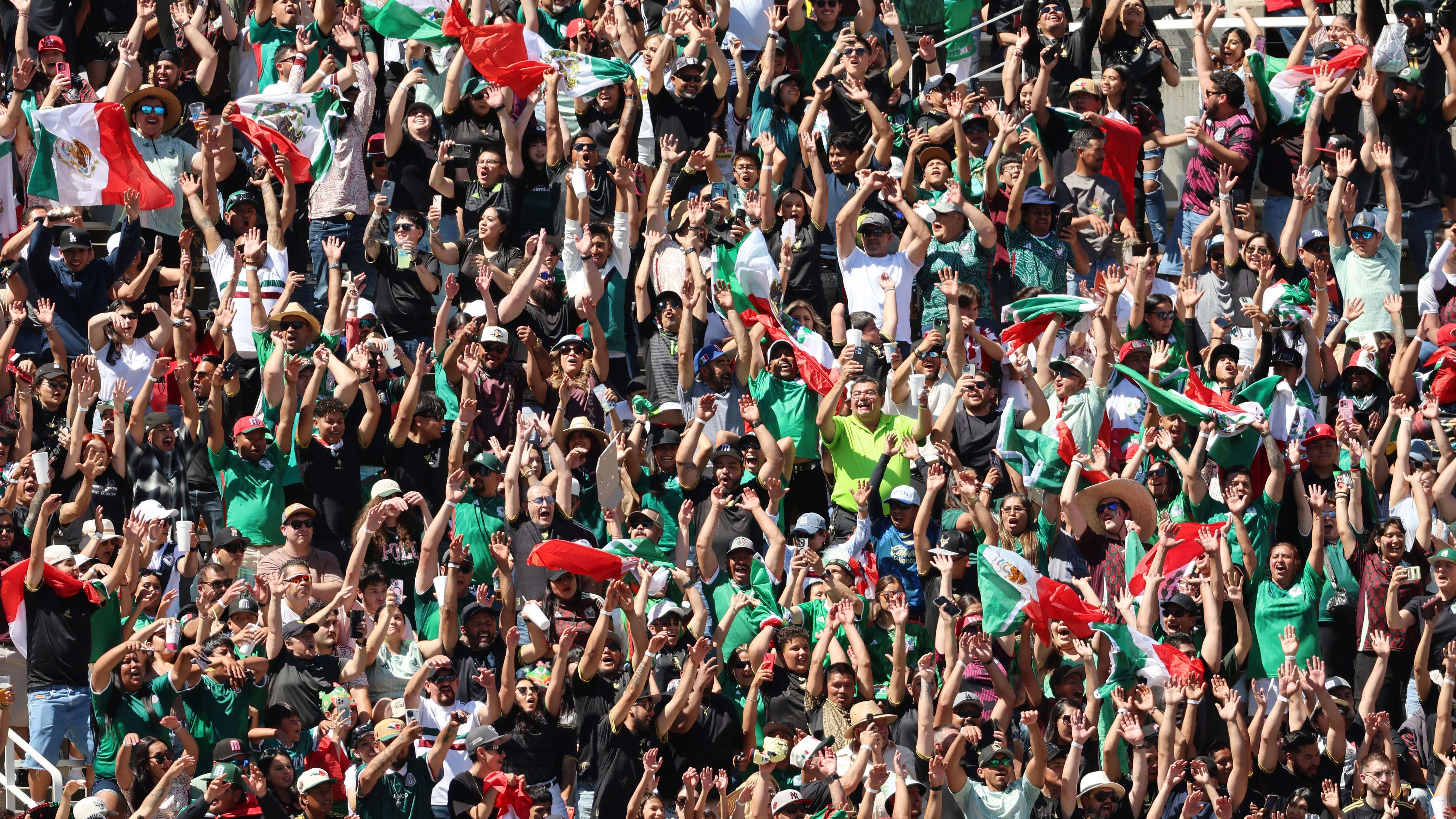 FBL-FRIENDLY-MEX-SUI