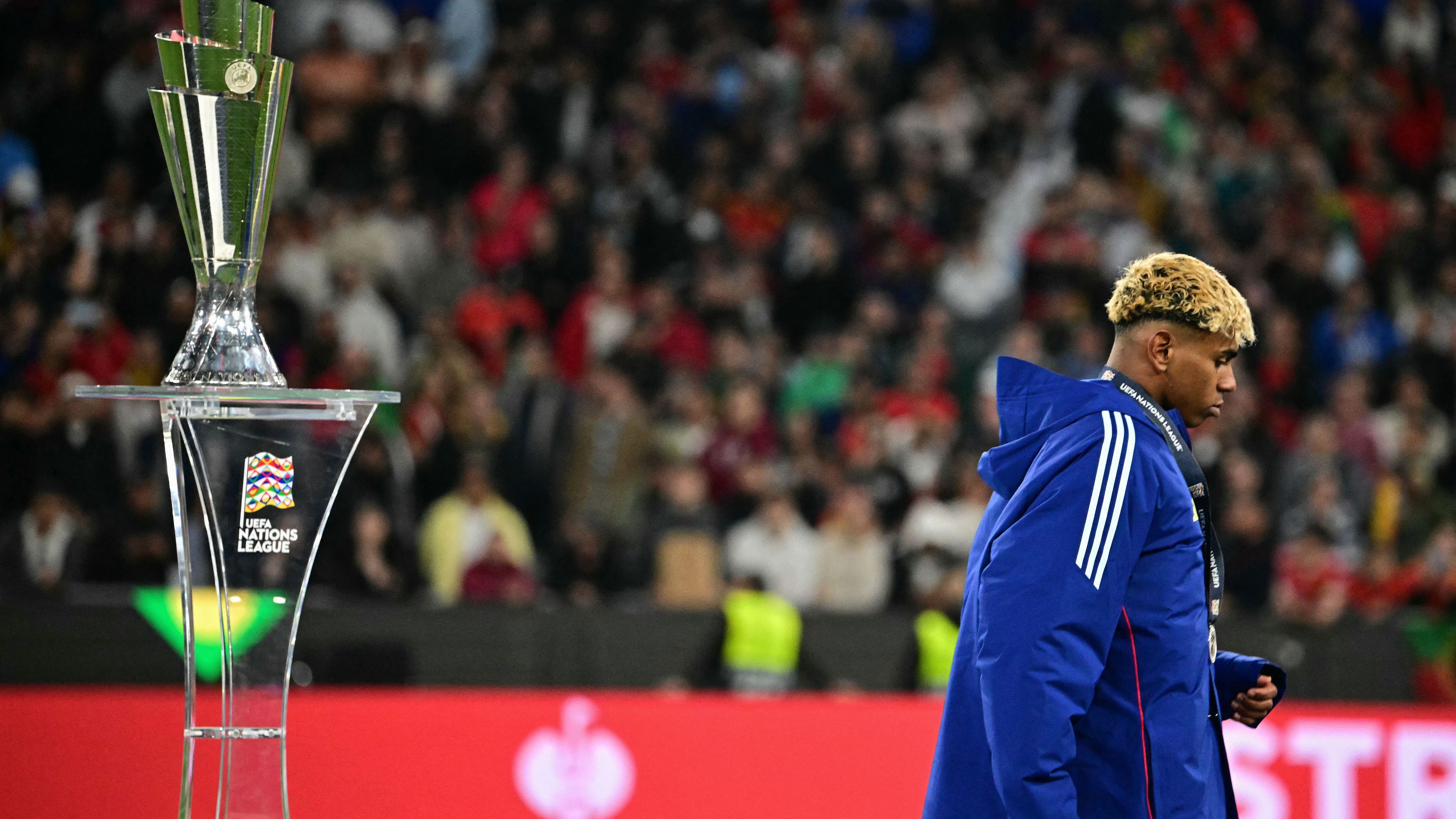 TOPSHOT-FBL-EUR-NATIONS-POR-ESP