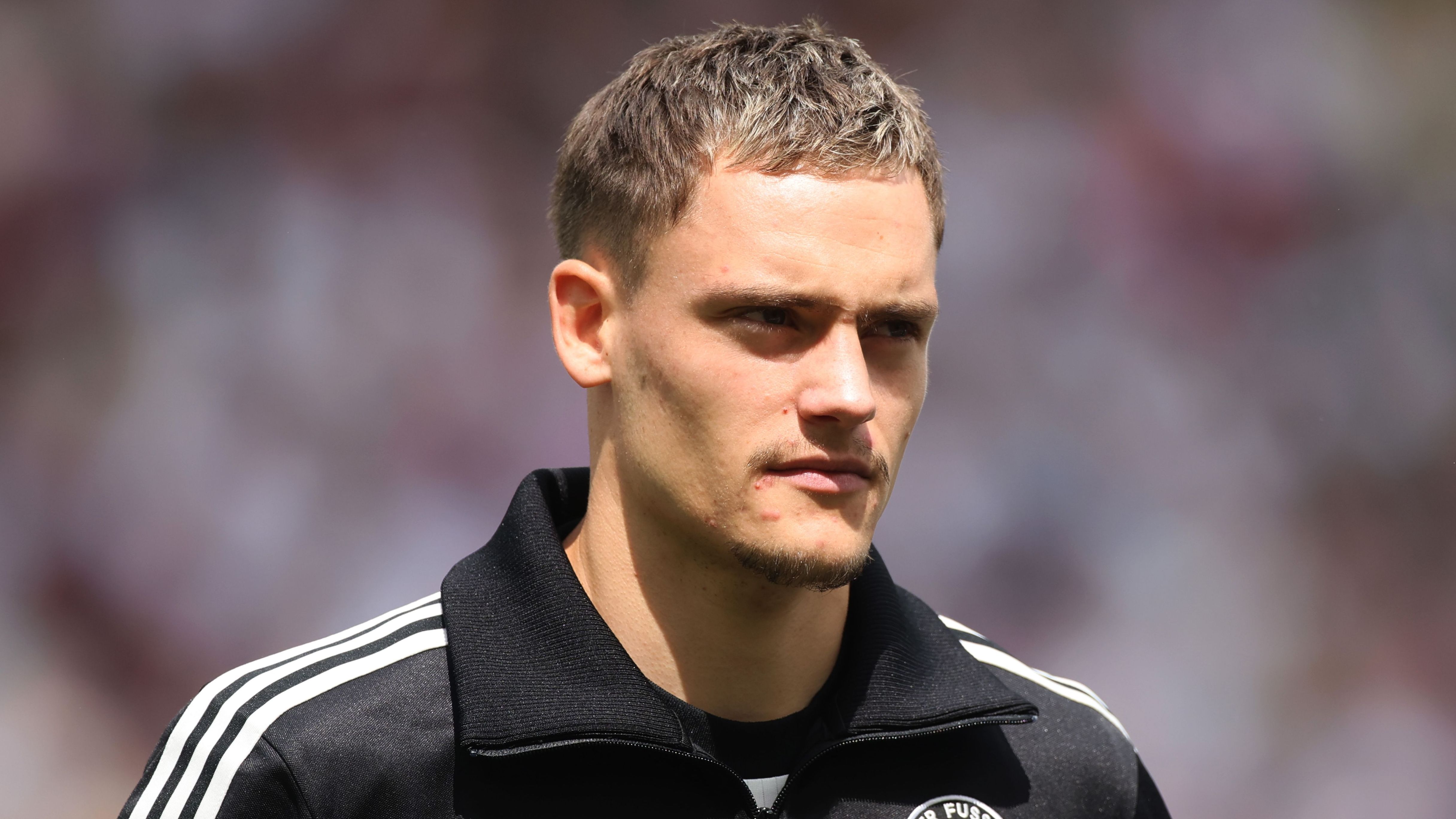 VIDEO: Florian Wirtz touches down in England! Bayer Leverkusen ace lands in Manchester as he prepares to undergo Liverpool medical ahead of £116m deal | Goal.com UK