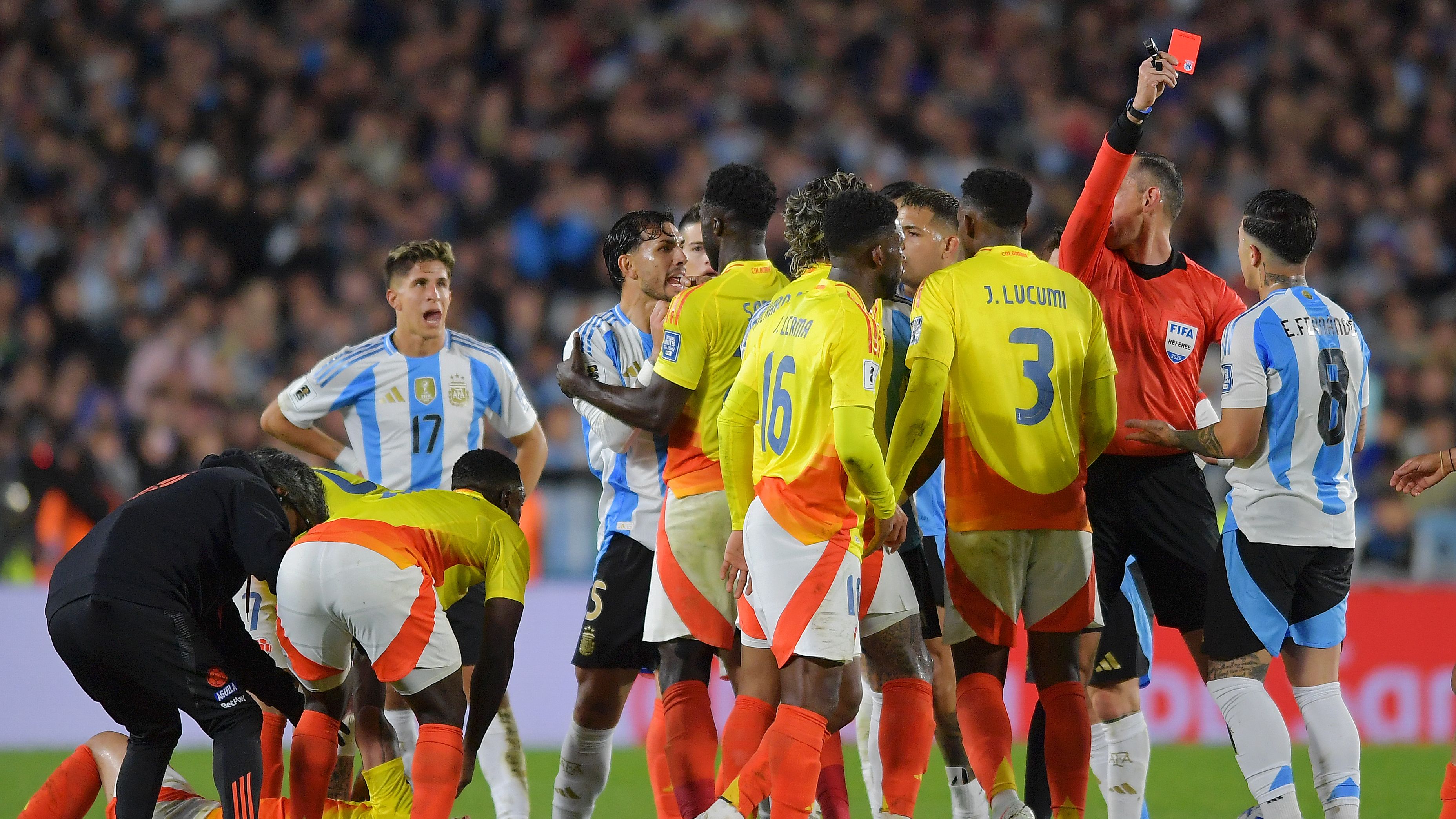 VIDEO: Chelsea's Enzo Fernandez lands brutal kick on opponent's HEAD to earn straight red card in Argentina's ill-tempered draw with Colombia | Goal.com UK