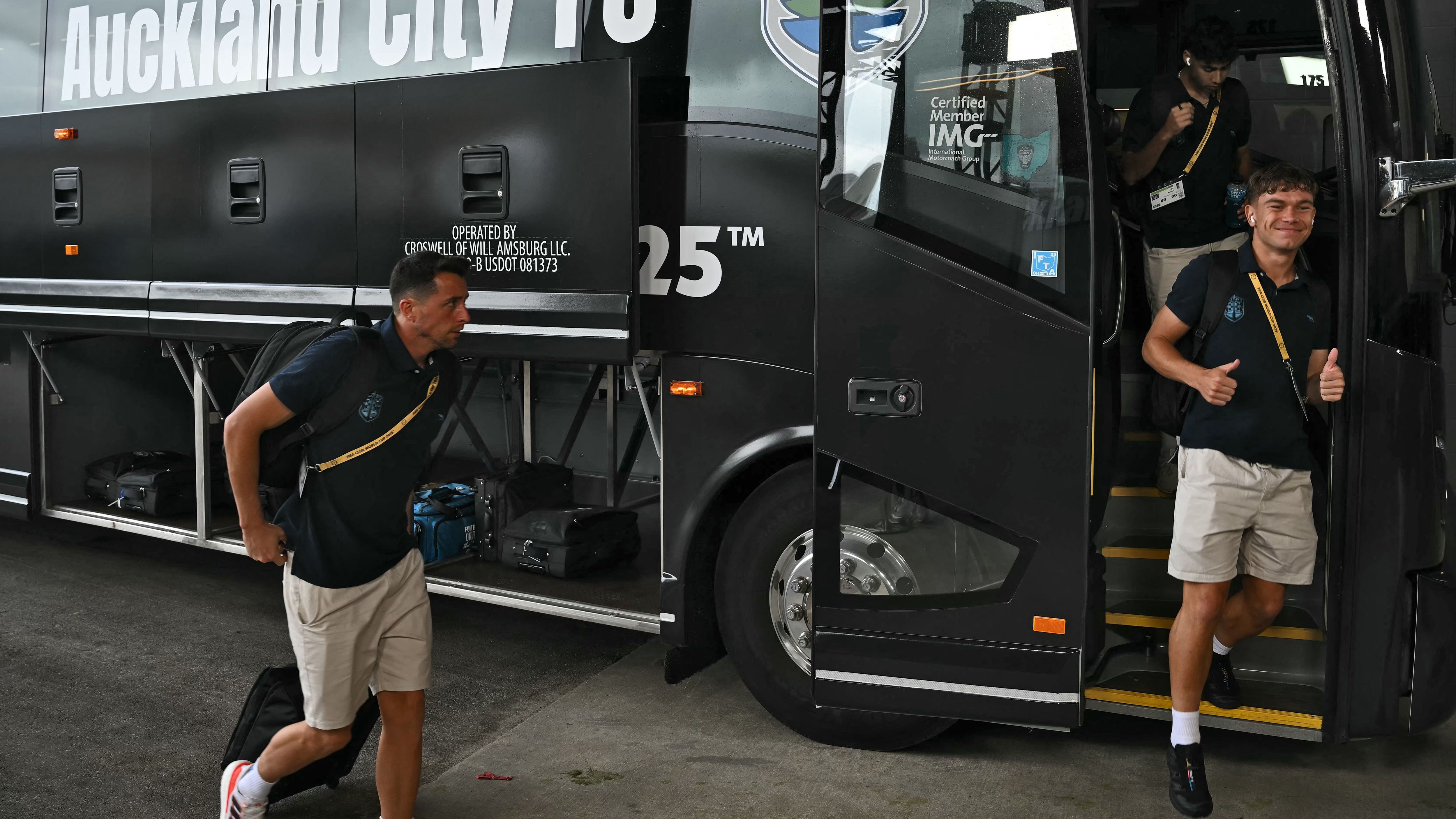 FBL-WC-CLUB-2025-MATCH02-BAYERN-AUCKLAND