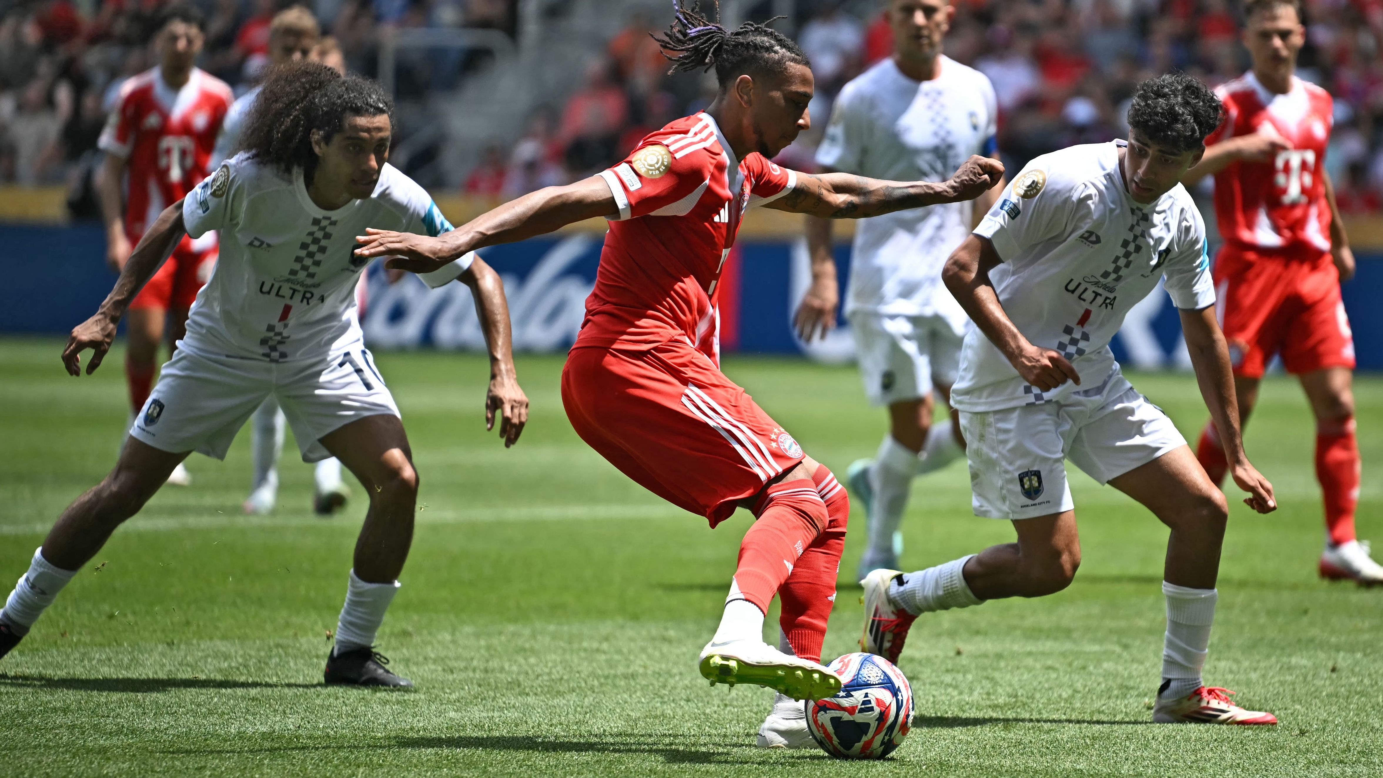 FBL-WC-CLUB-2025-MATCH02-BAYERN-AUCKLAND