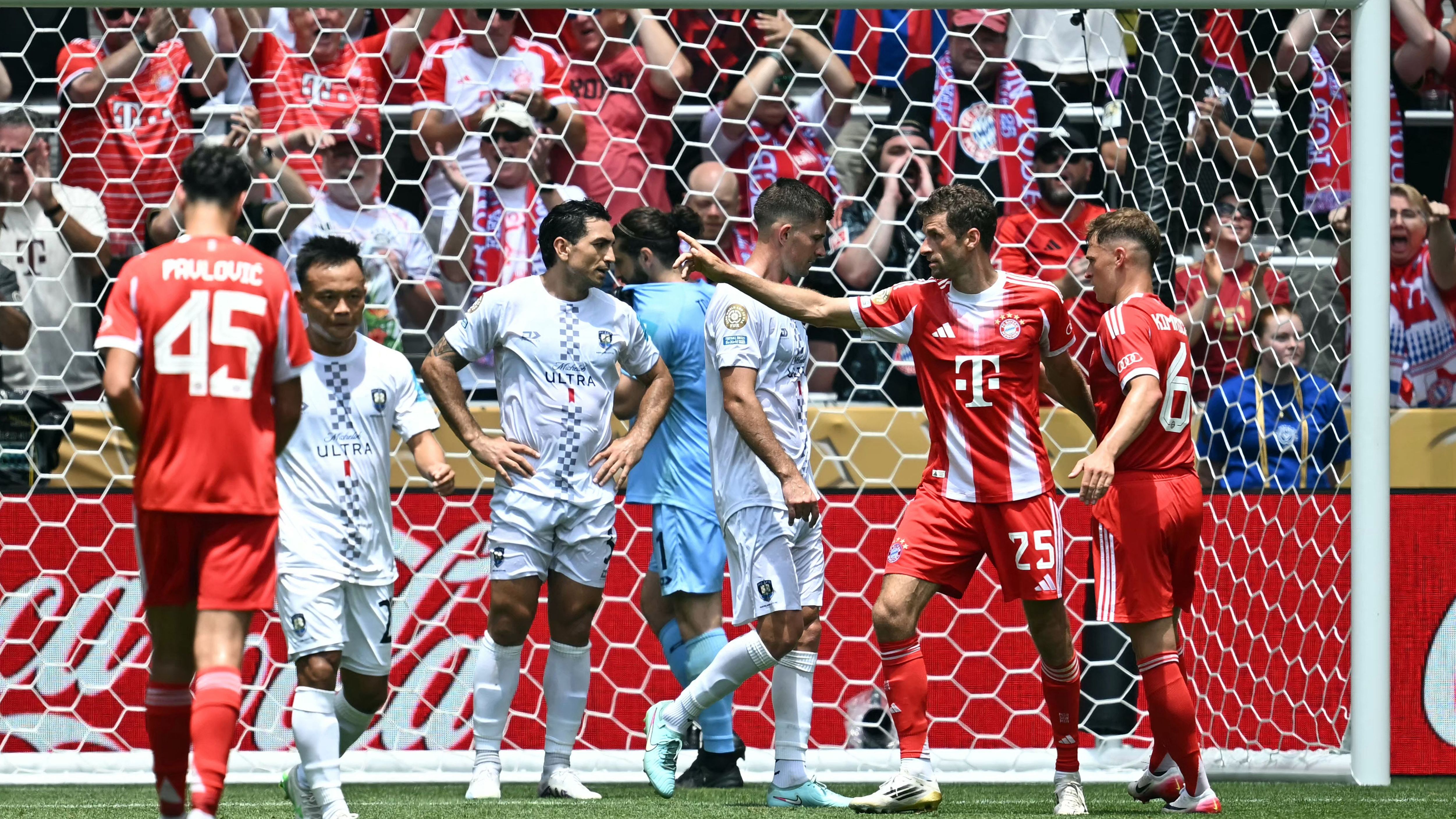 FBL-WC-CLUB-2025-MATCH02-BAYERN-AUCKLAND