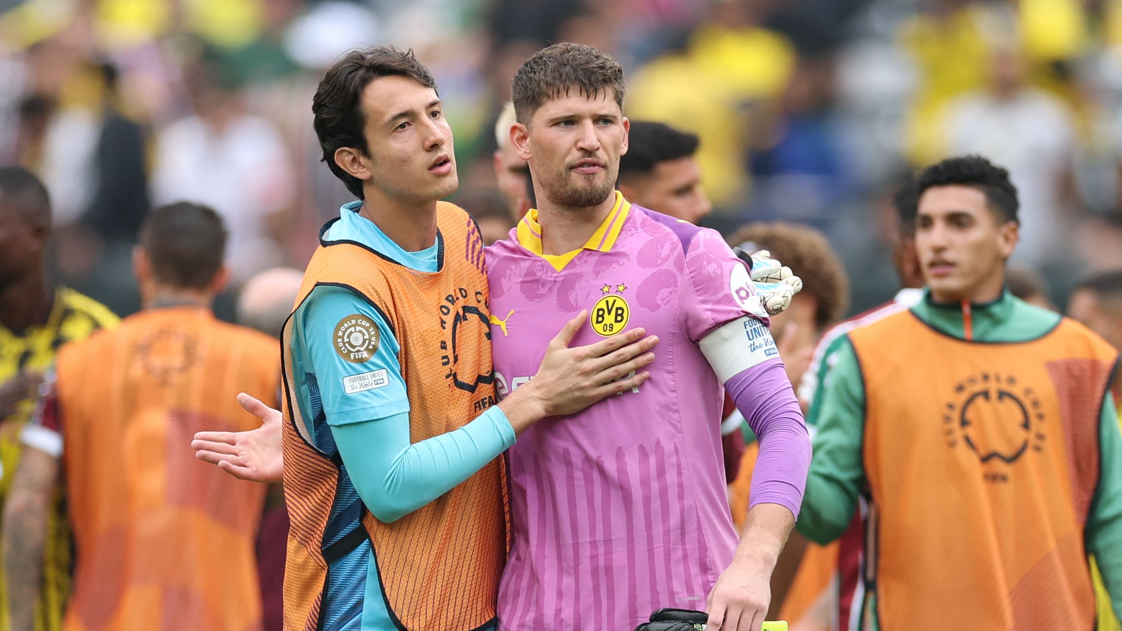 'You can feel the turf beneath it' - Borussia Dortmund's Gregor Kobel and Pascal Gross join Palmeiras' Estevao in complaints of MetLife Stadium's playing surface at Club World Cup | Goal.com UK
