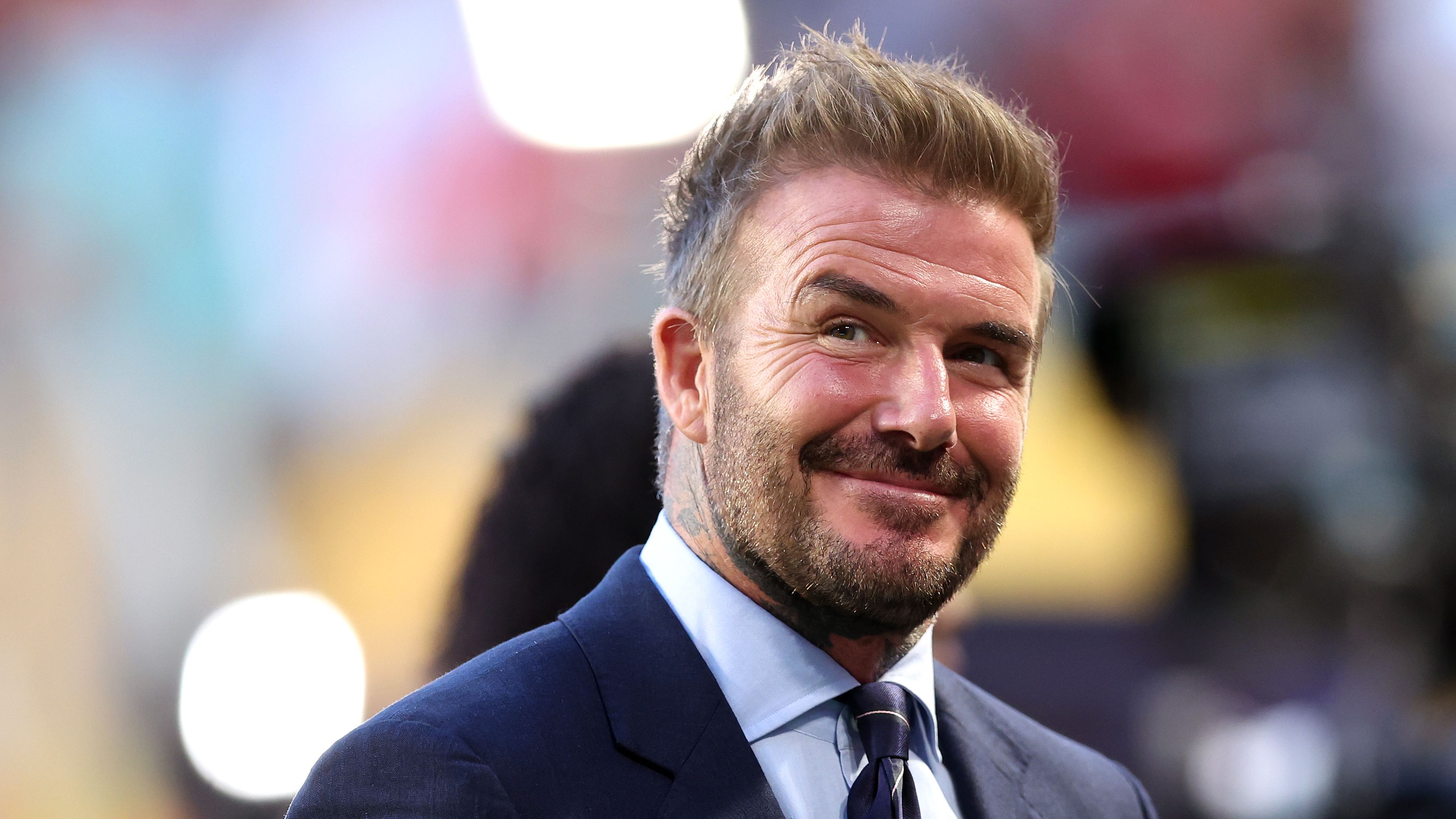 Sir Geoff Hurst and David Beckham lead campaign to award knighthood to England's 1966 World Cup winning captain Bobby Moore in honour of defender's memory | Goal.com UK