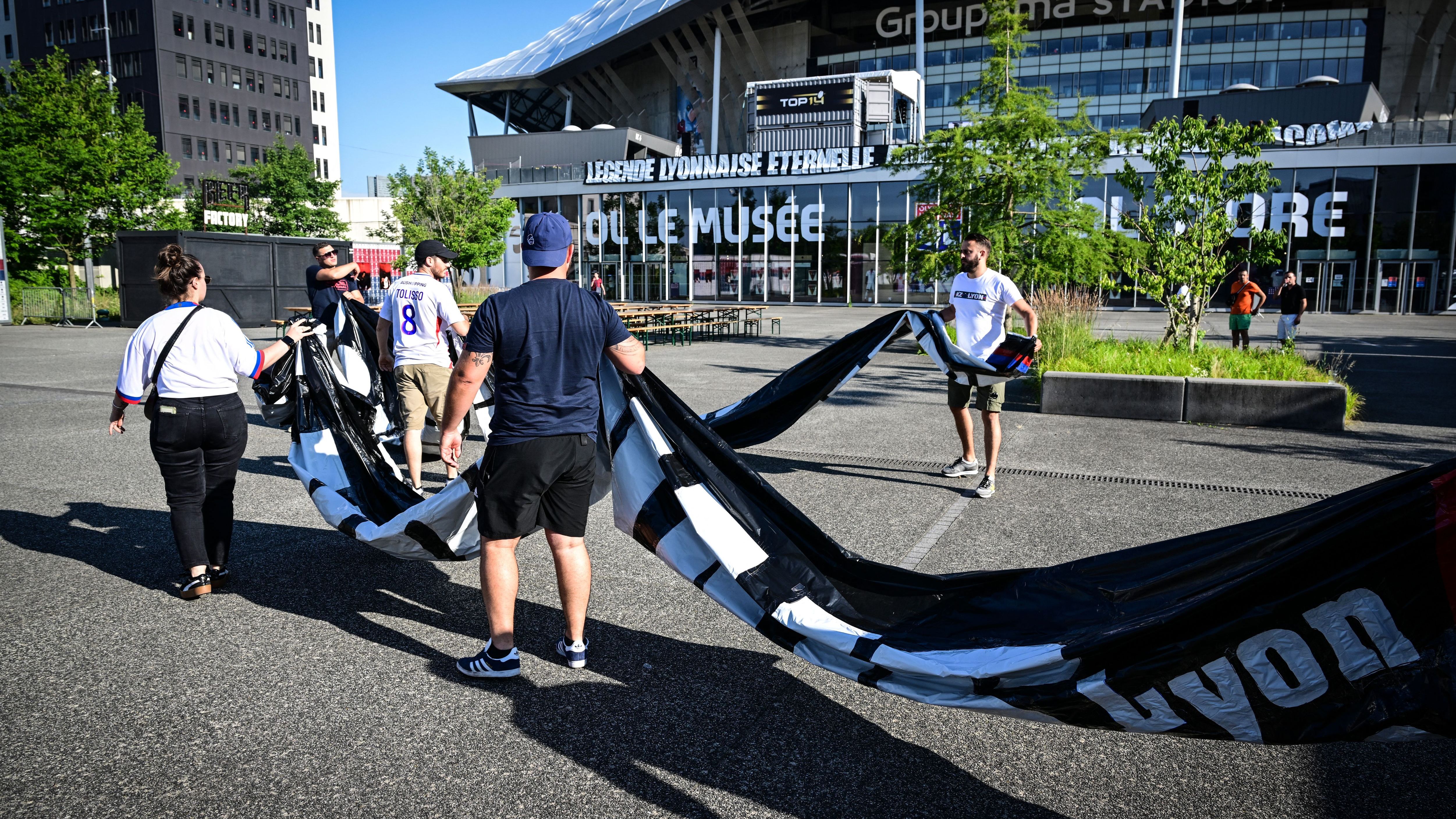FRANCE-FBL-LYON-LACOMBE-TRIBUTE