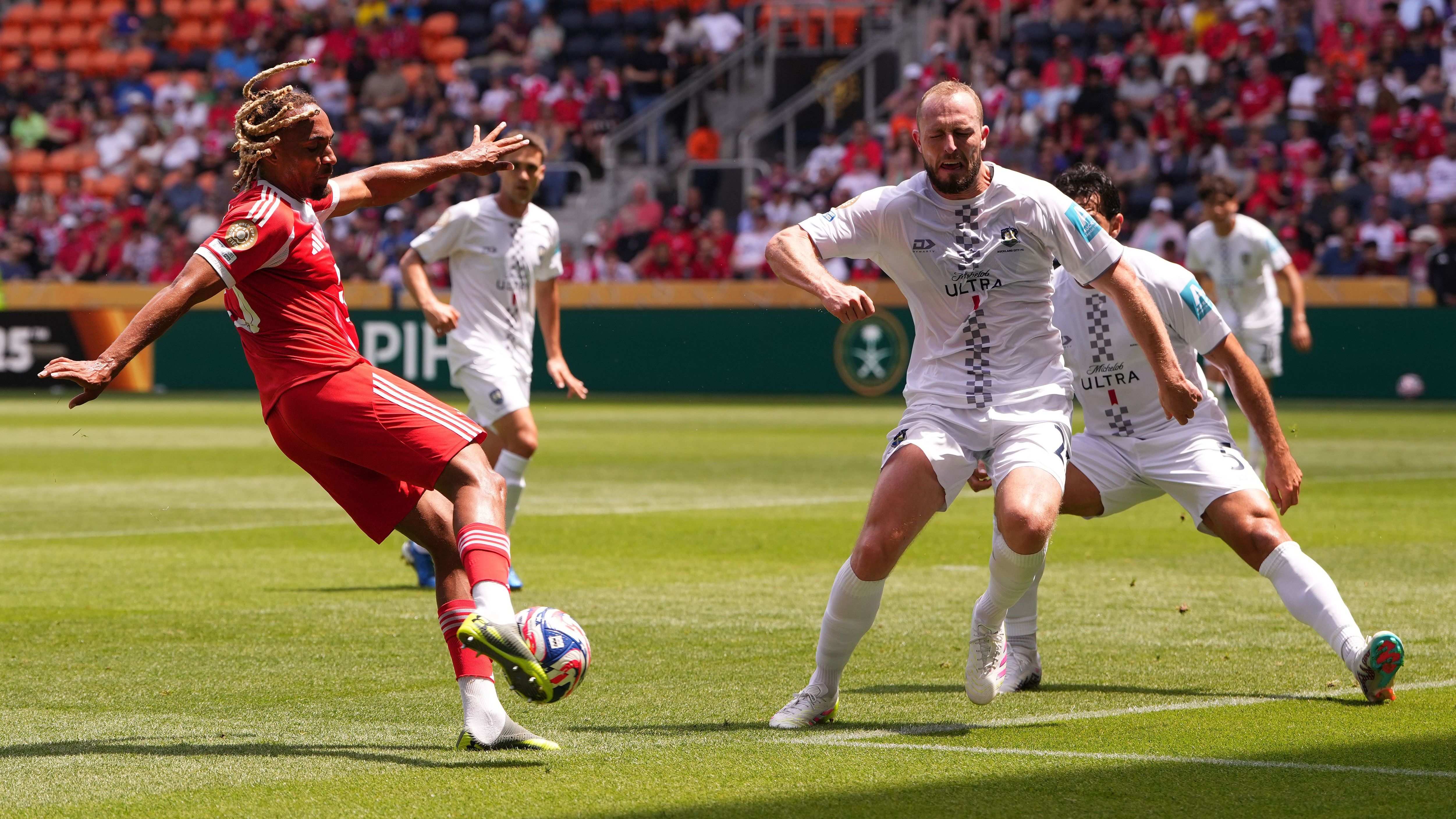 FC Bayern München v Auckland City FC: Group C - FIFA Club World Cup 2025