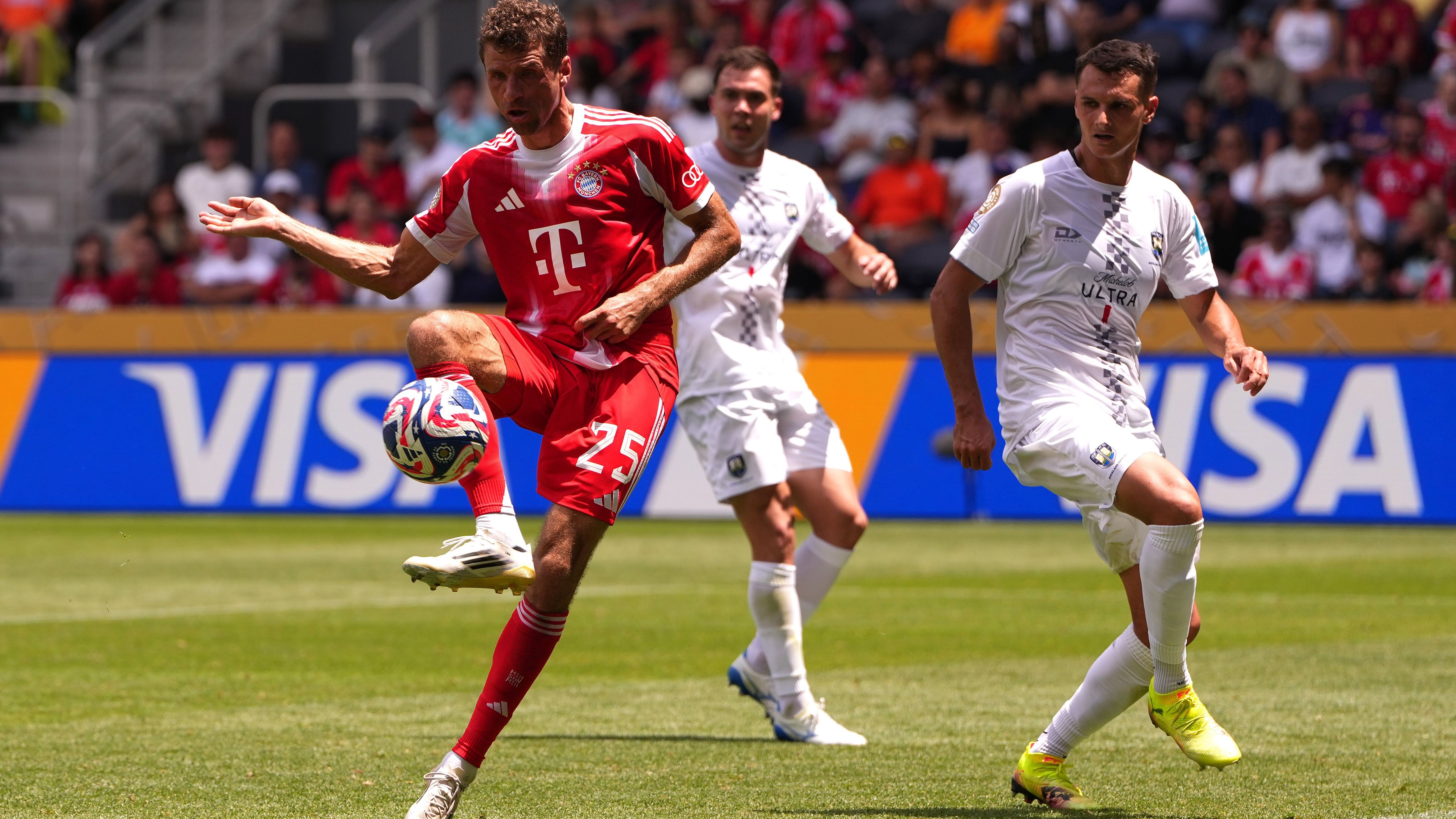 FC Bayern München v Auckland City FC: Group C - FIFA Club World Cup 2025