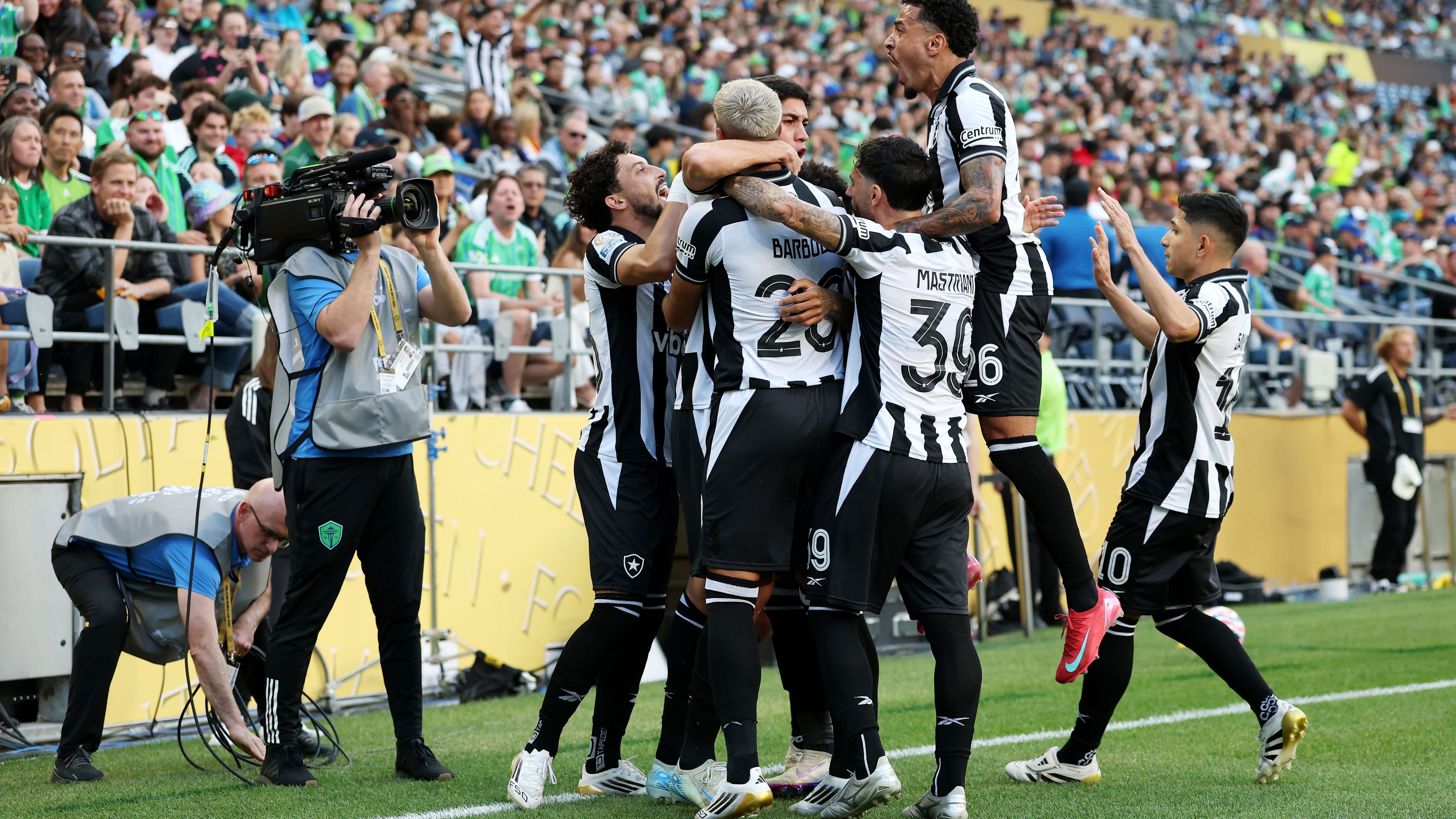 Botafogo FR v Seattle Sounders FC: Group B - FIFA Club World Cup 2025