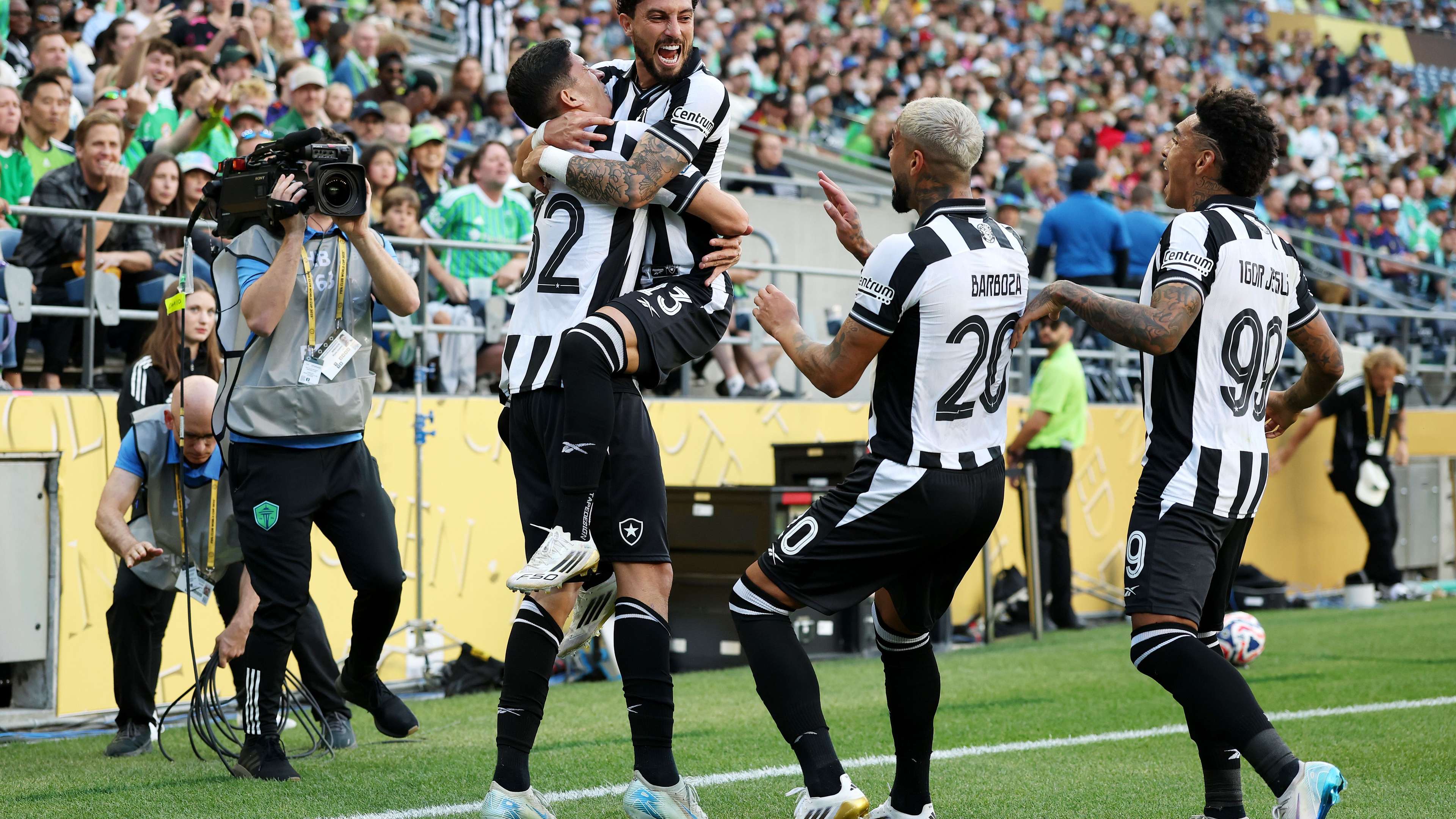 Botafogo FR v Seattle Sounders FC: Group B - FIFA Club World Cup 2025