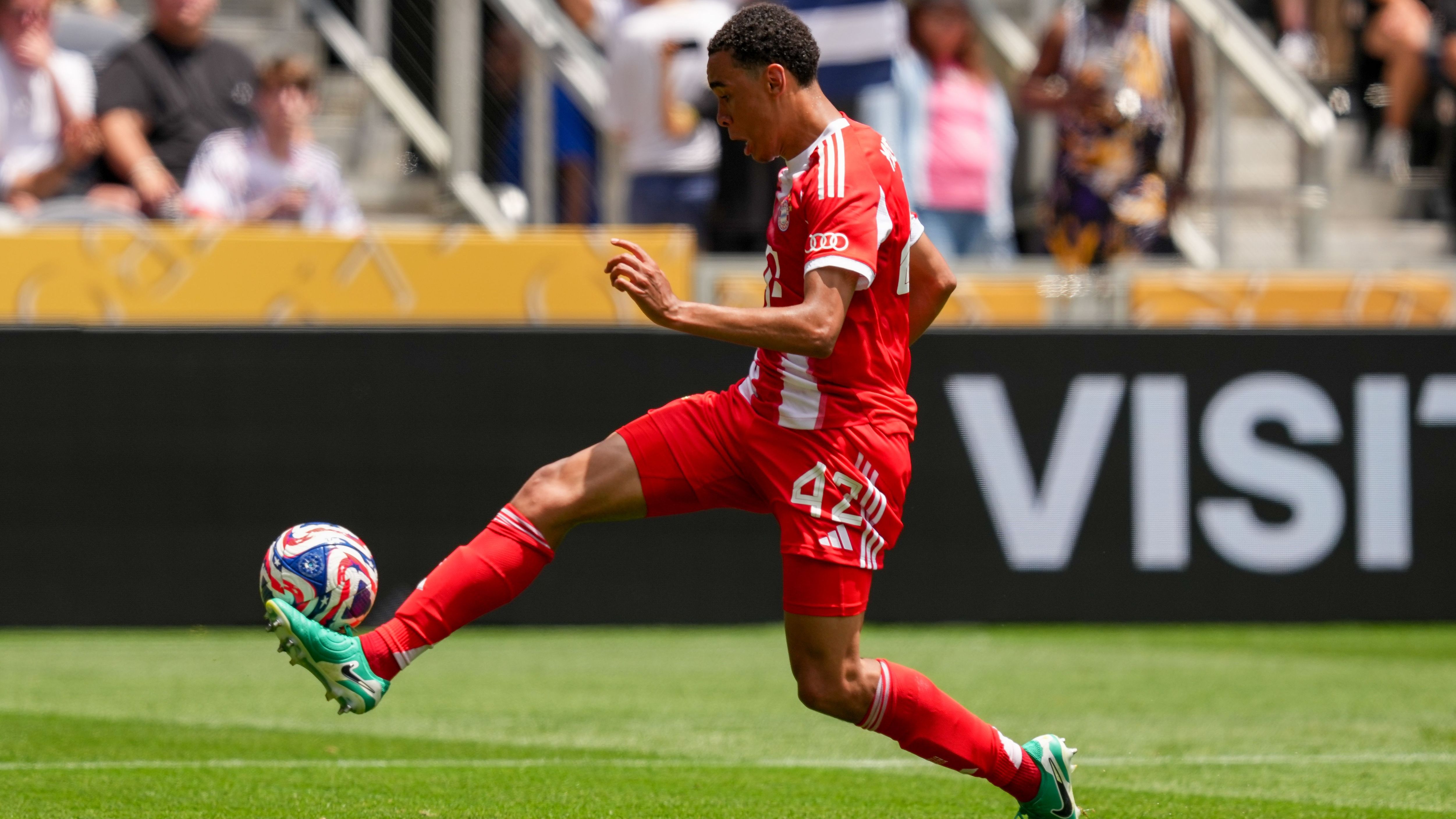 FC Bayern München v Auckland City FC: Group C - FIFA Club World Cup 2025