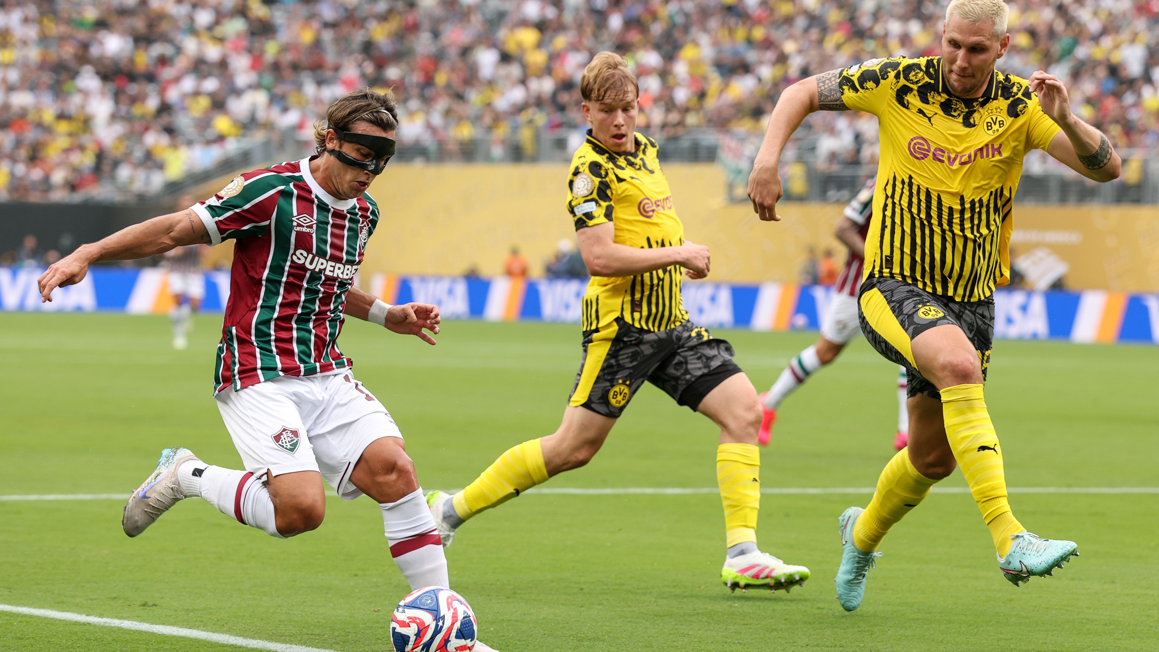 Fluminense FC v Borussia Dortmund: Group F - FIFA Club World Cup 2025
