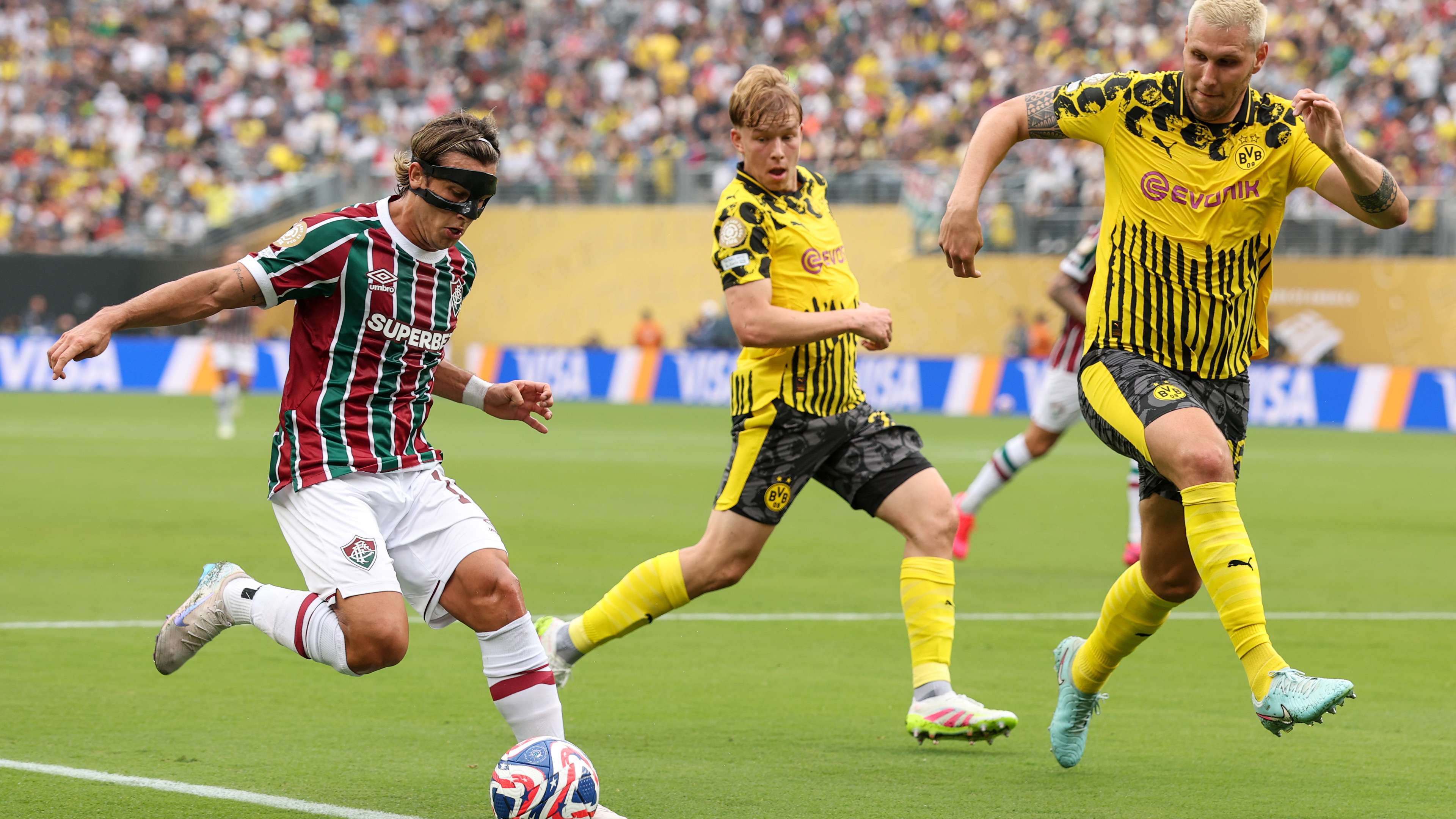 Fluminense FC v Borussia Dortmund: Group F - FIFA Club World Cup 2025