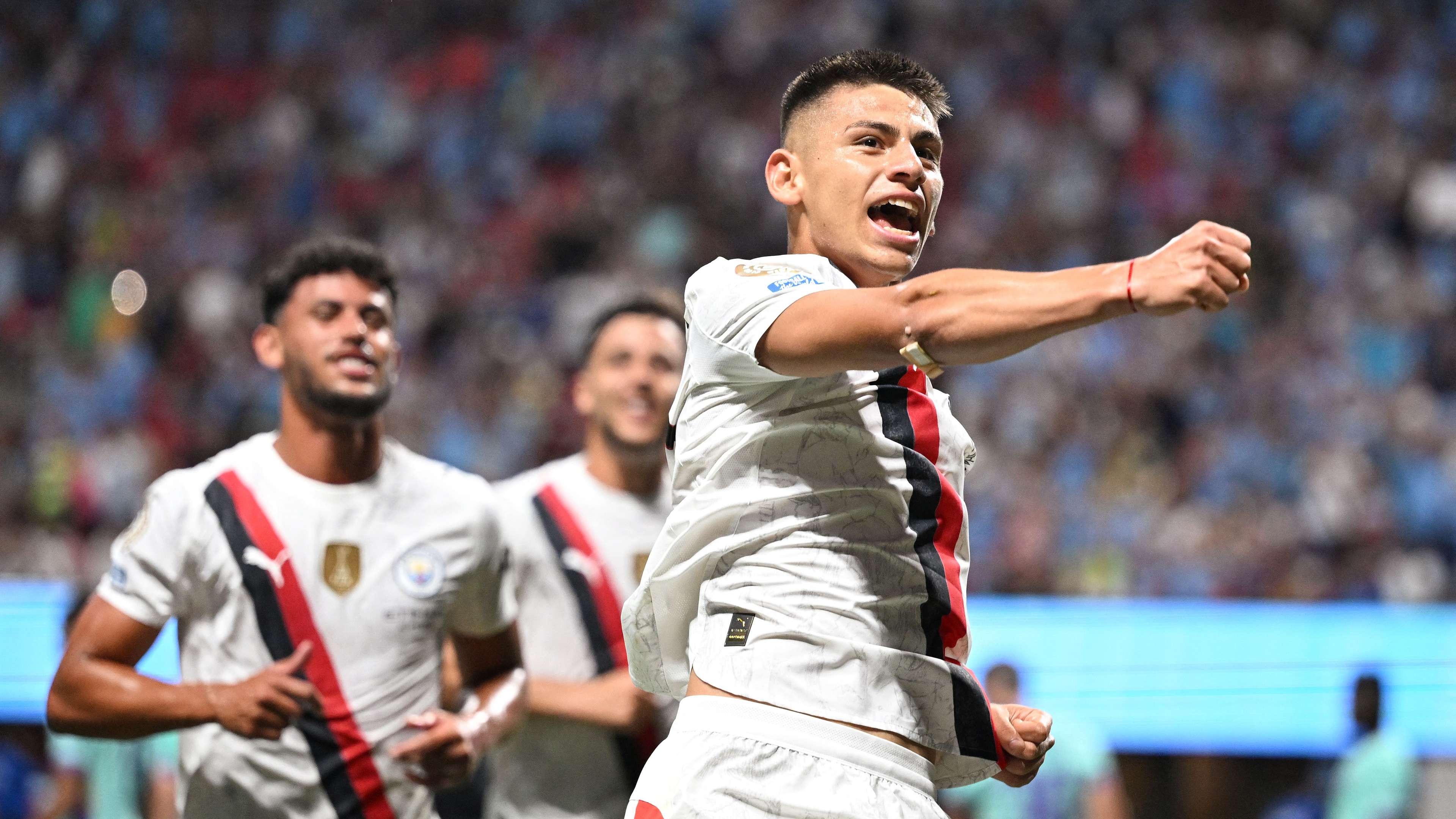 كلاوديو إتشيفيري