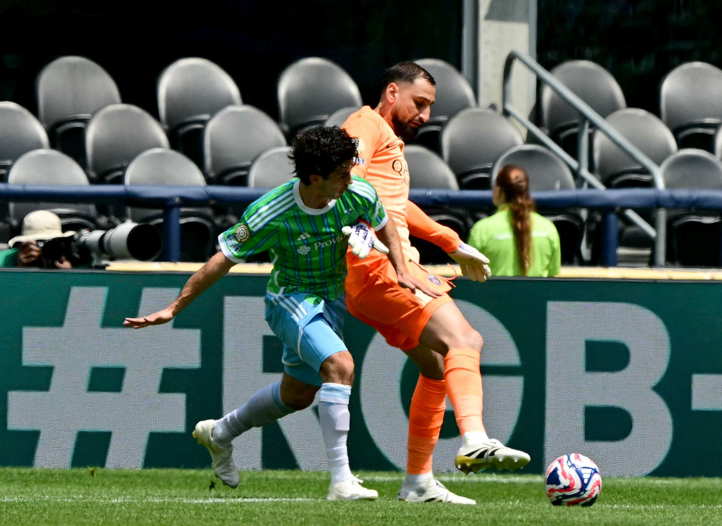 Футболисты на поле