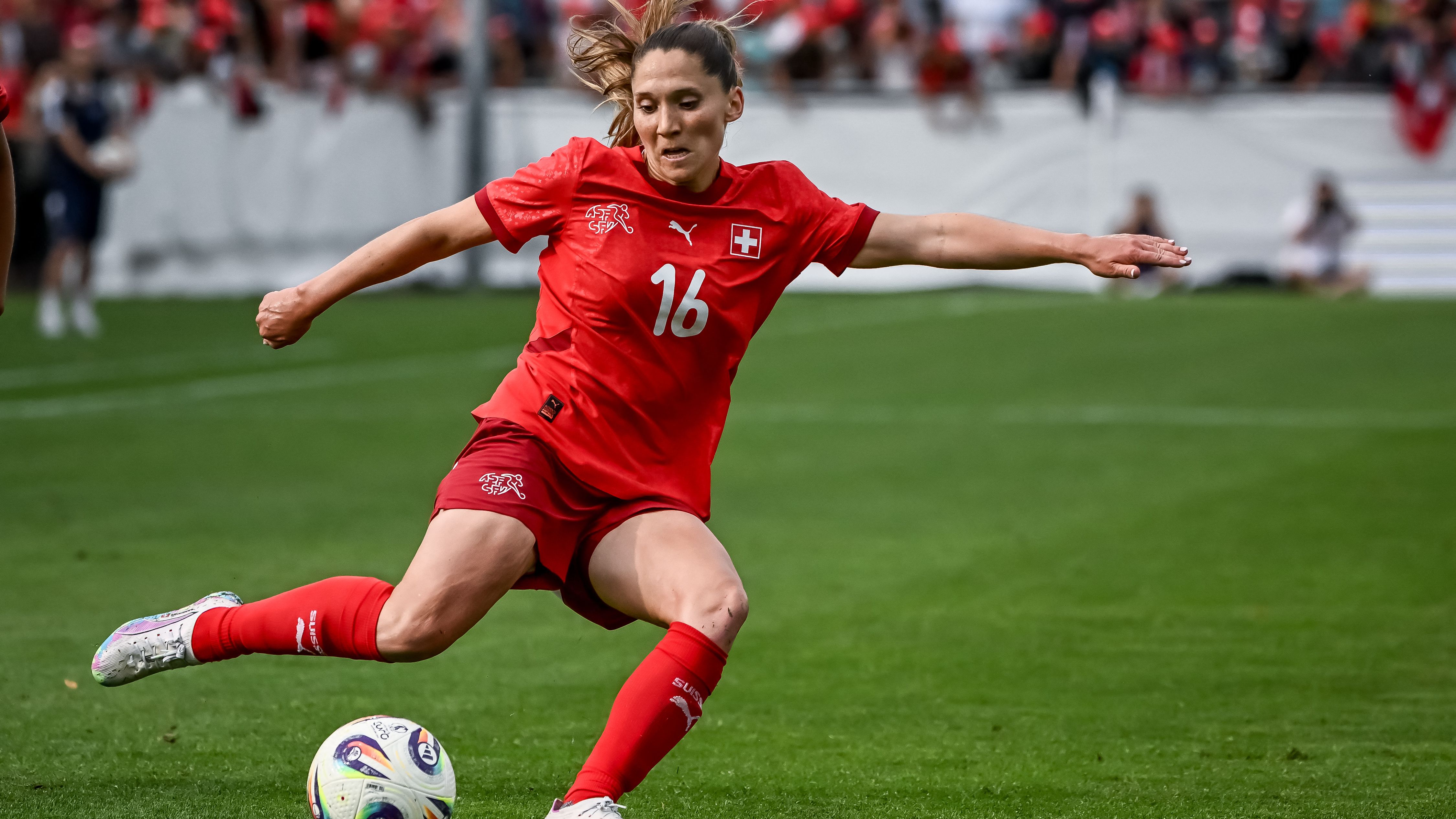 FBL-WOMEN-FRIENDLY-SUI-CZE