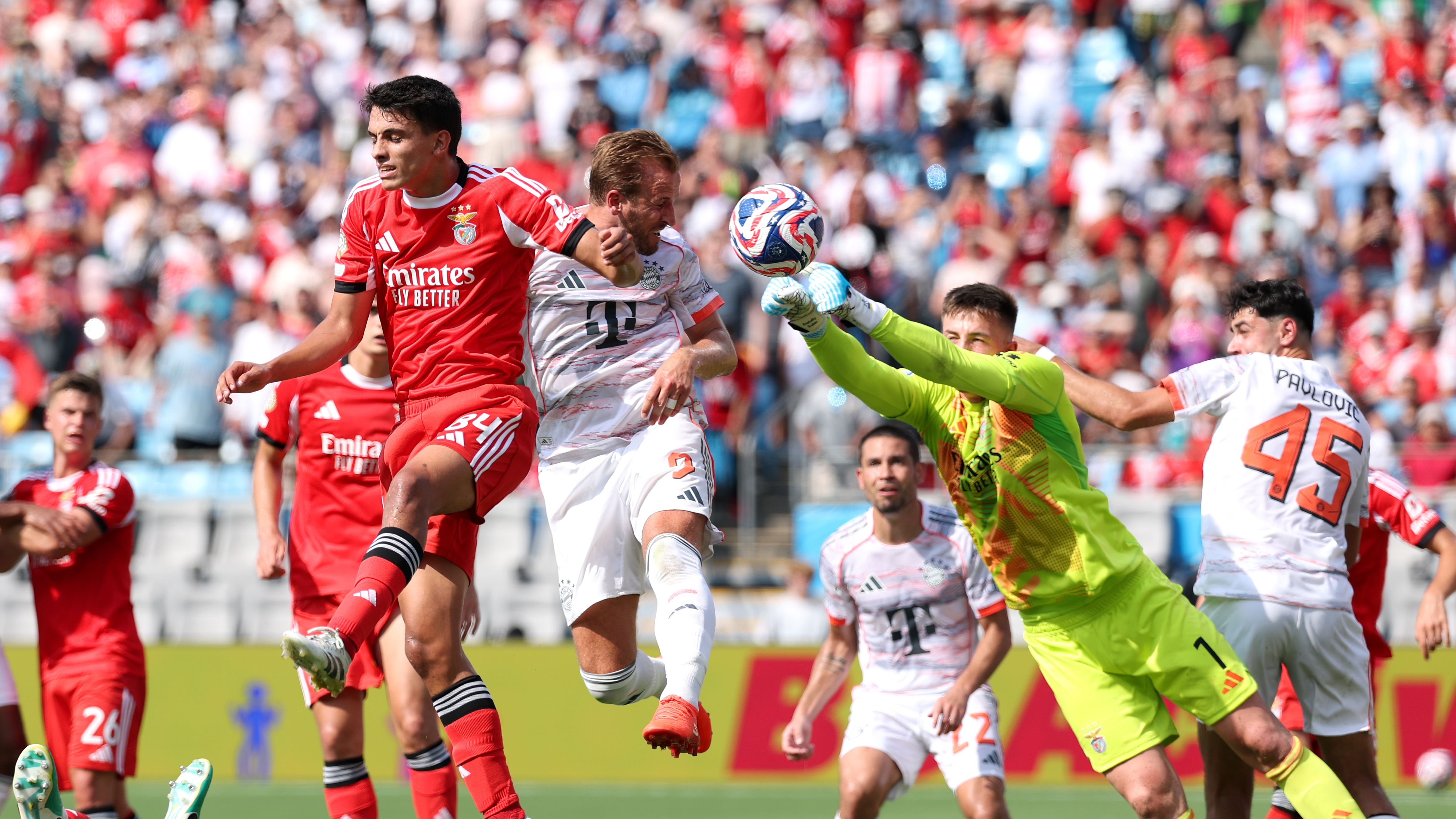 SL Benfica v FC Bayern München: Group C - FIFA Club World Cup 2025