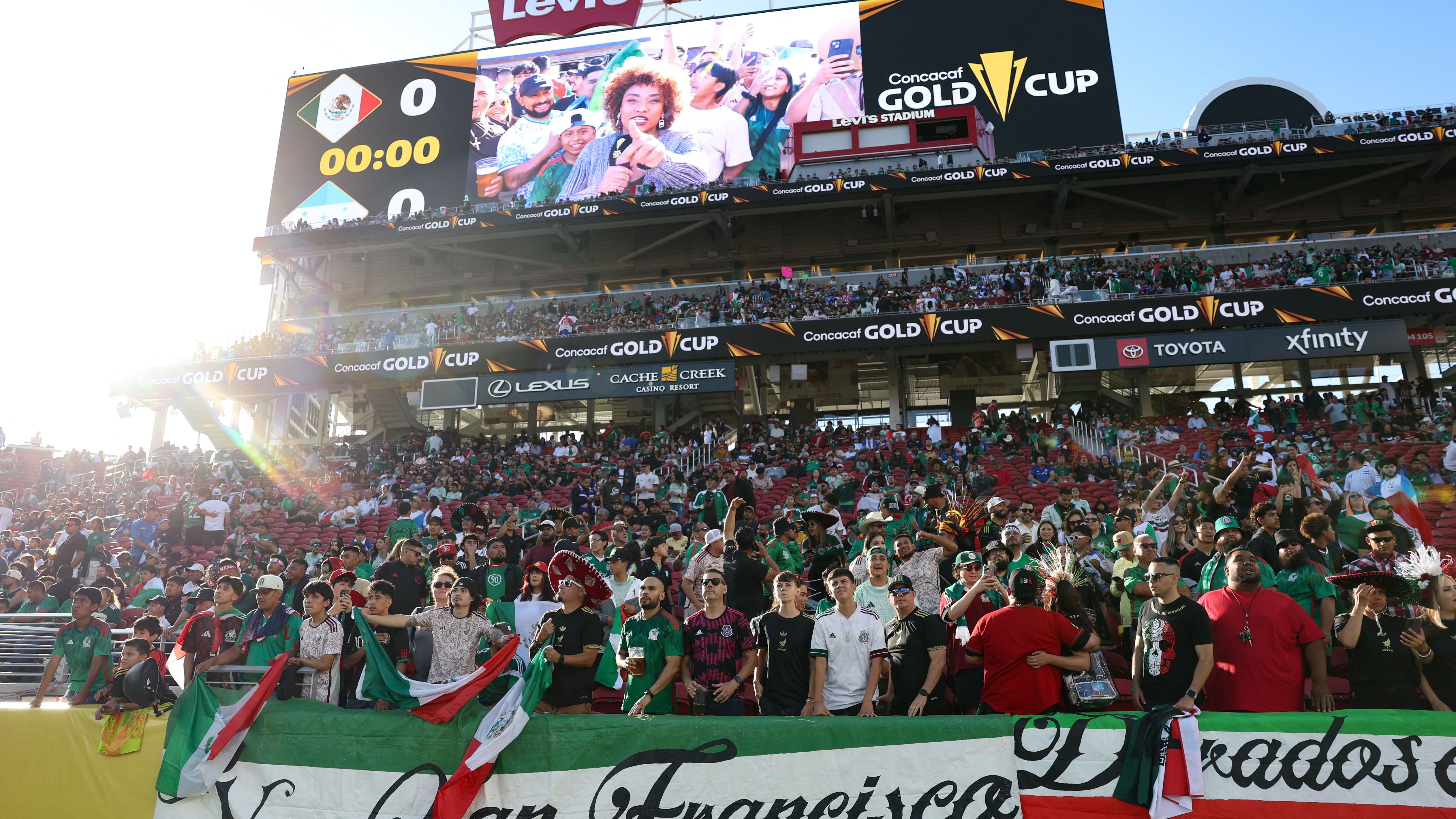 FBL-CONCACAF-GOLDCUP-MEX-HON-FANS