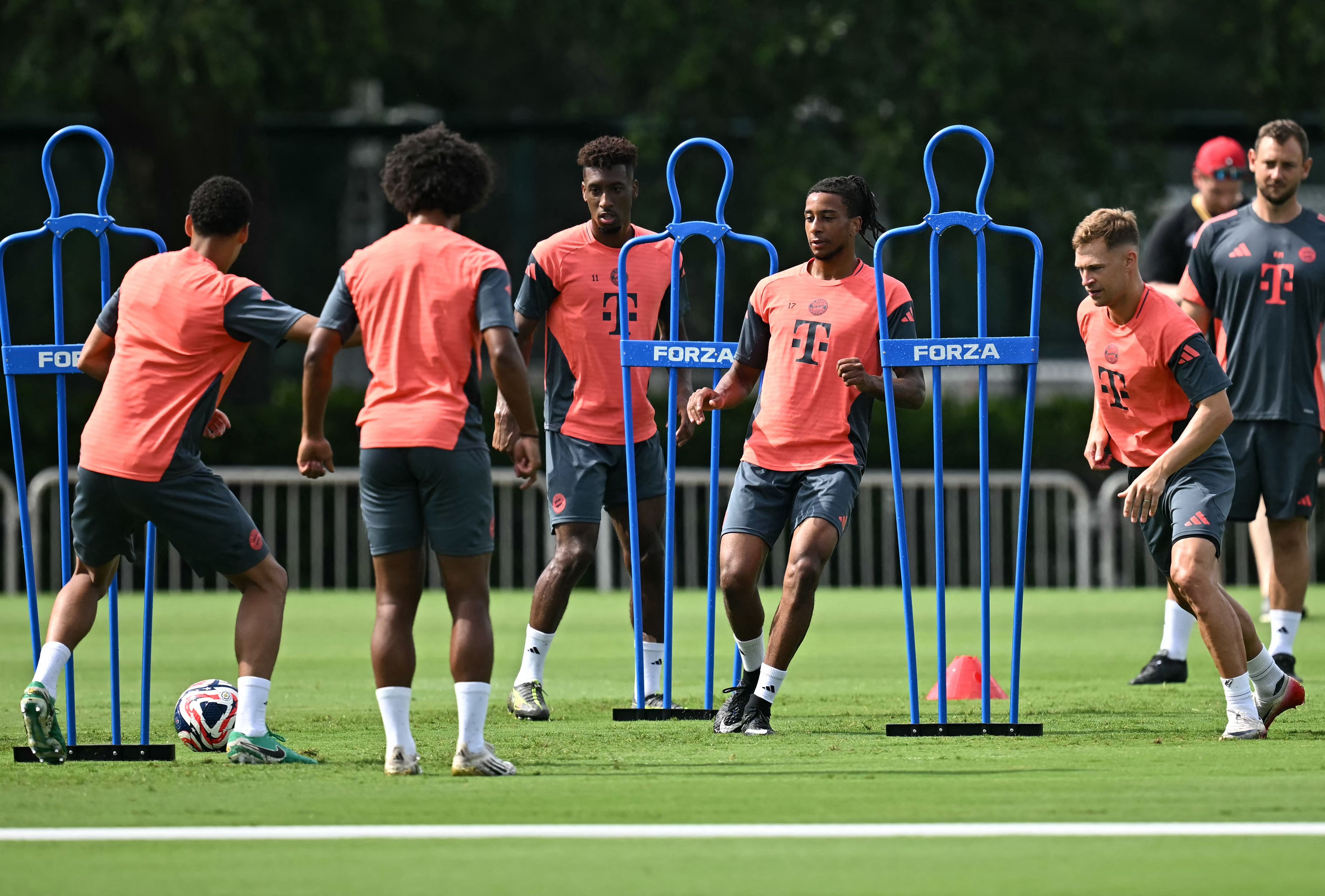 FBL-WC-CLUB-2025-TRAINING-BAYERN